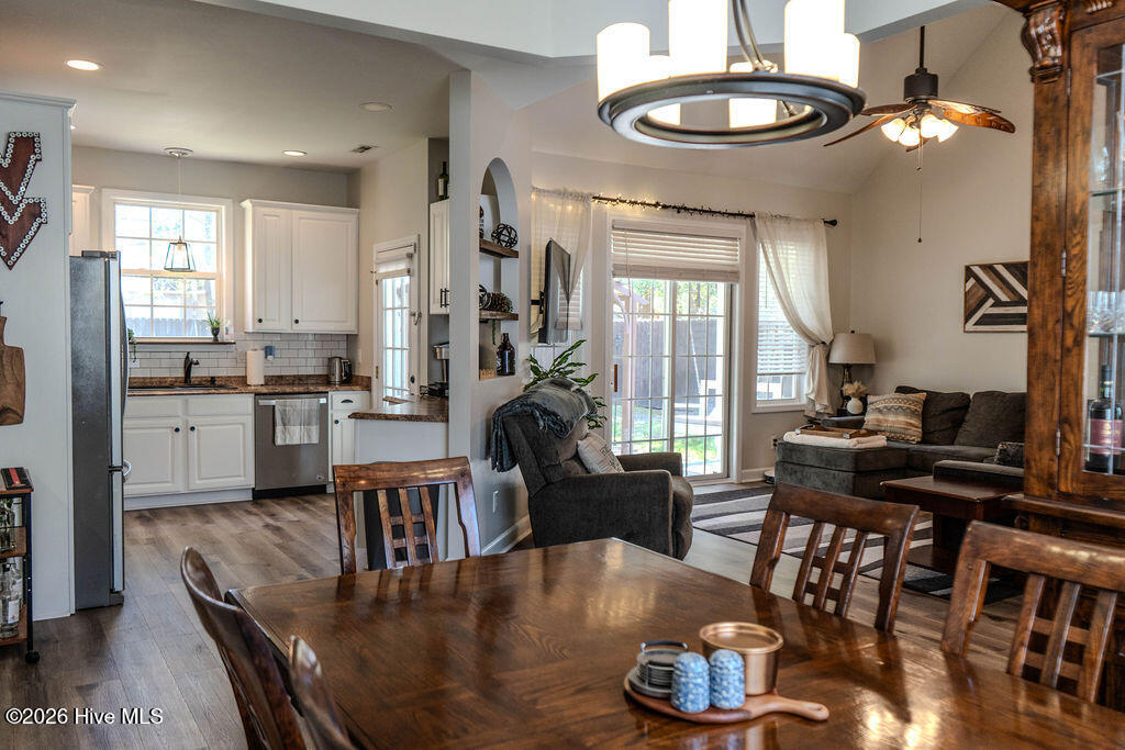 100566805 | Photo 13