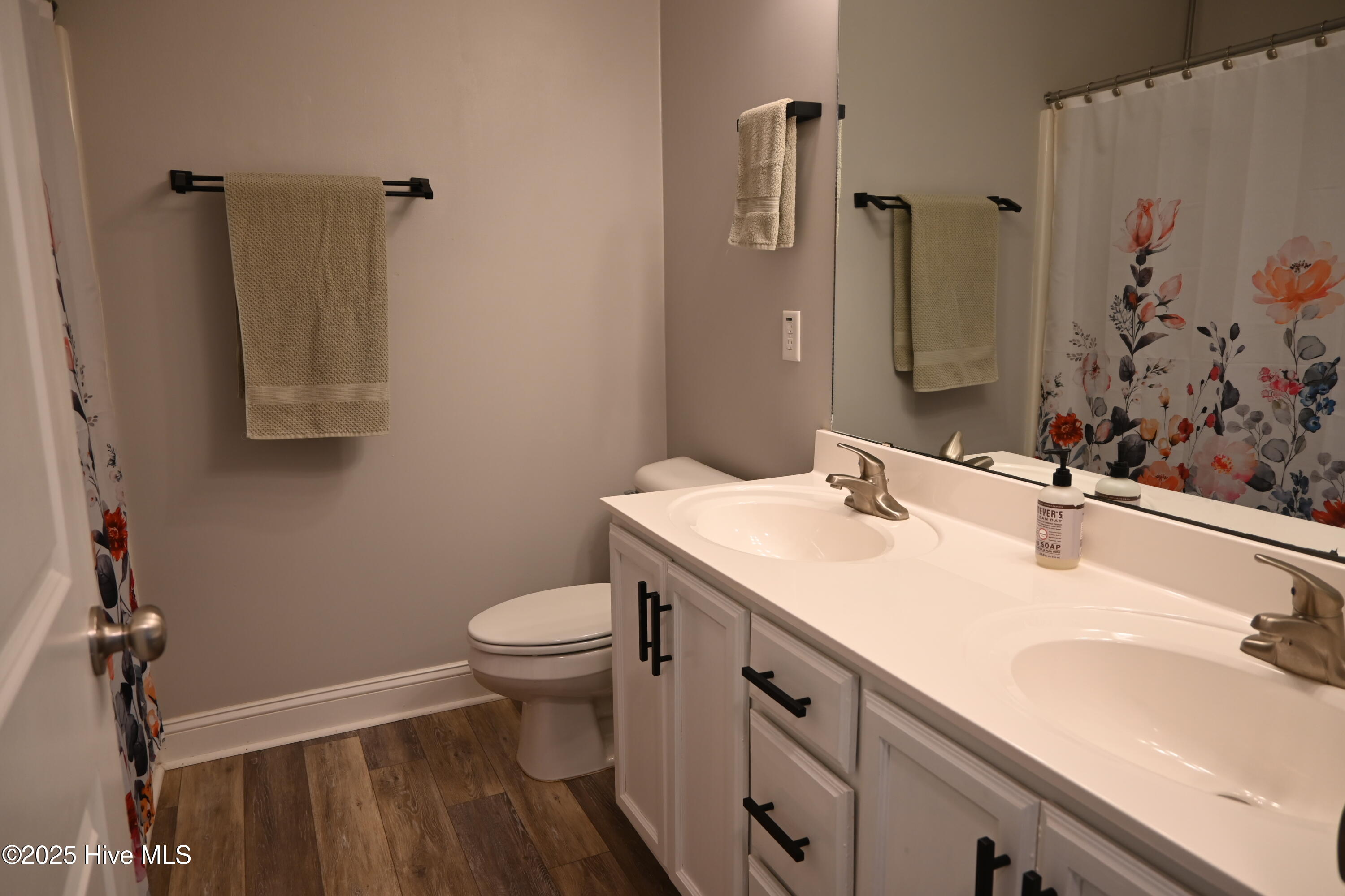 100547173 | Photo 35