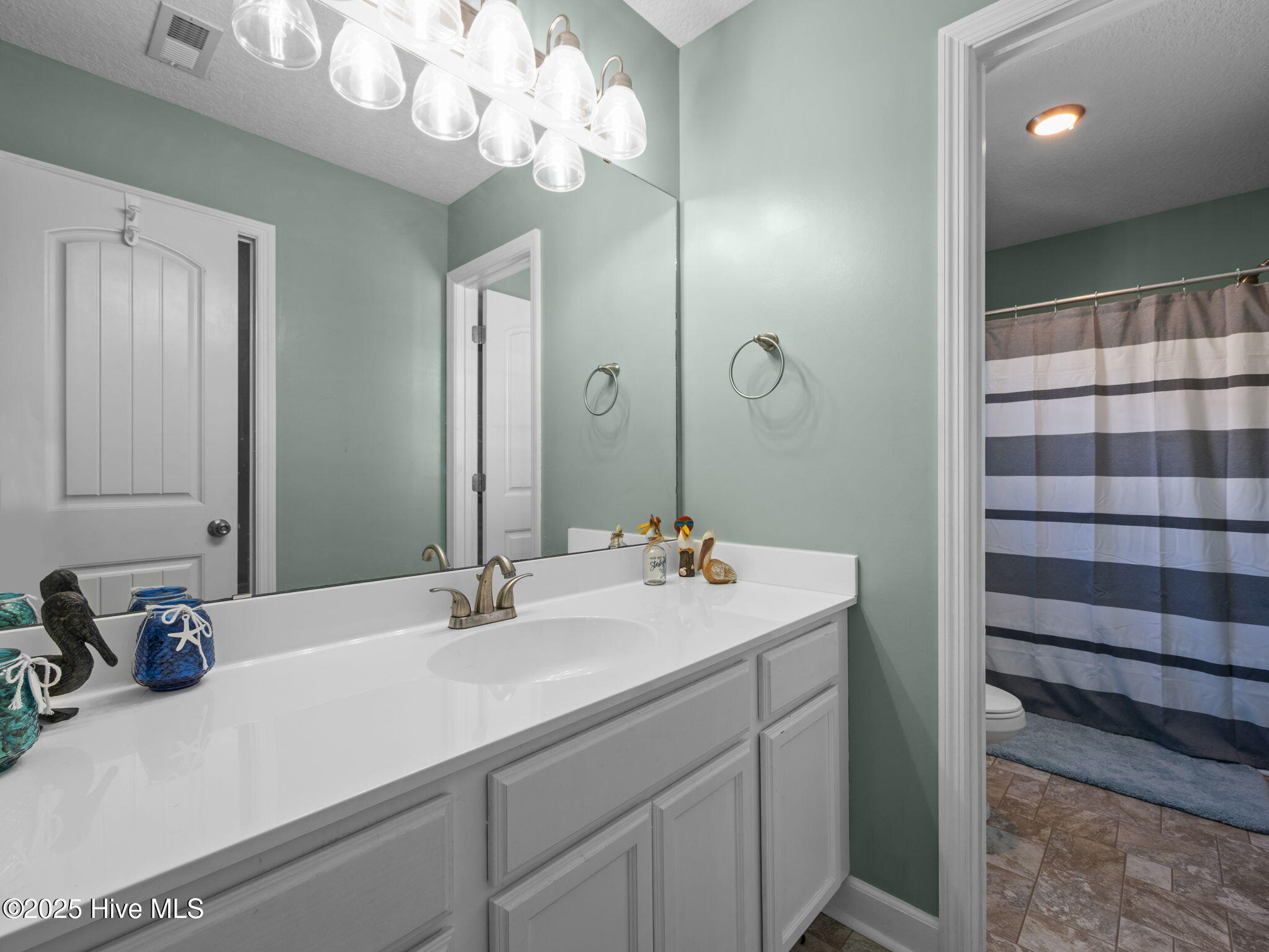 100541935 | Photo 28