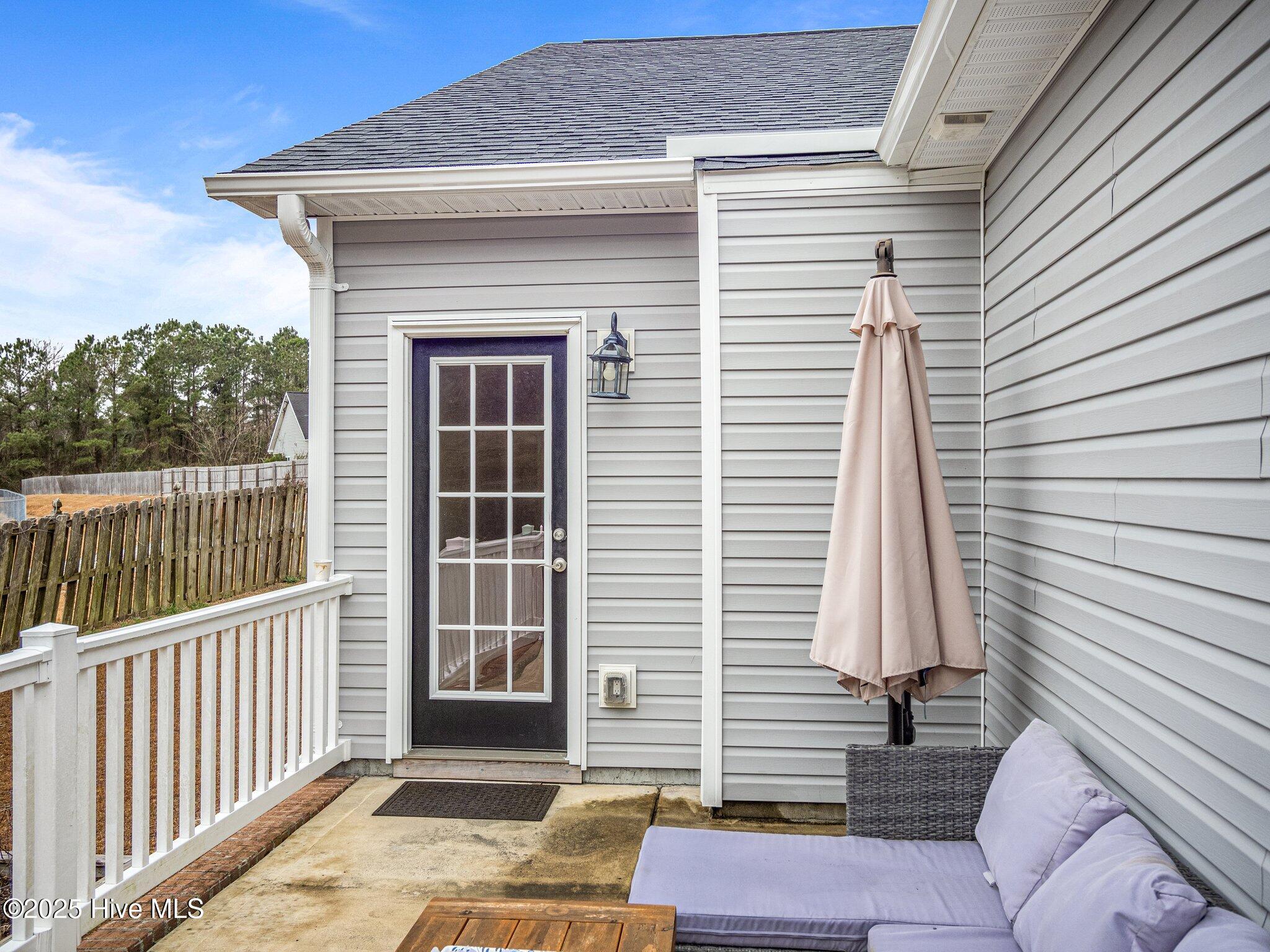 100565720 | Photo 40