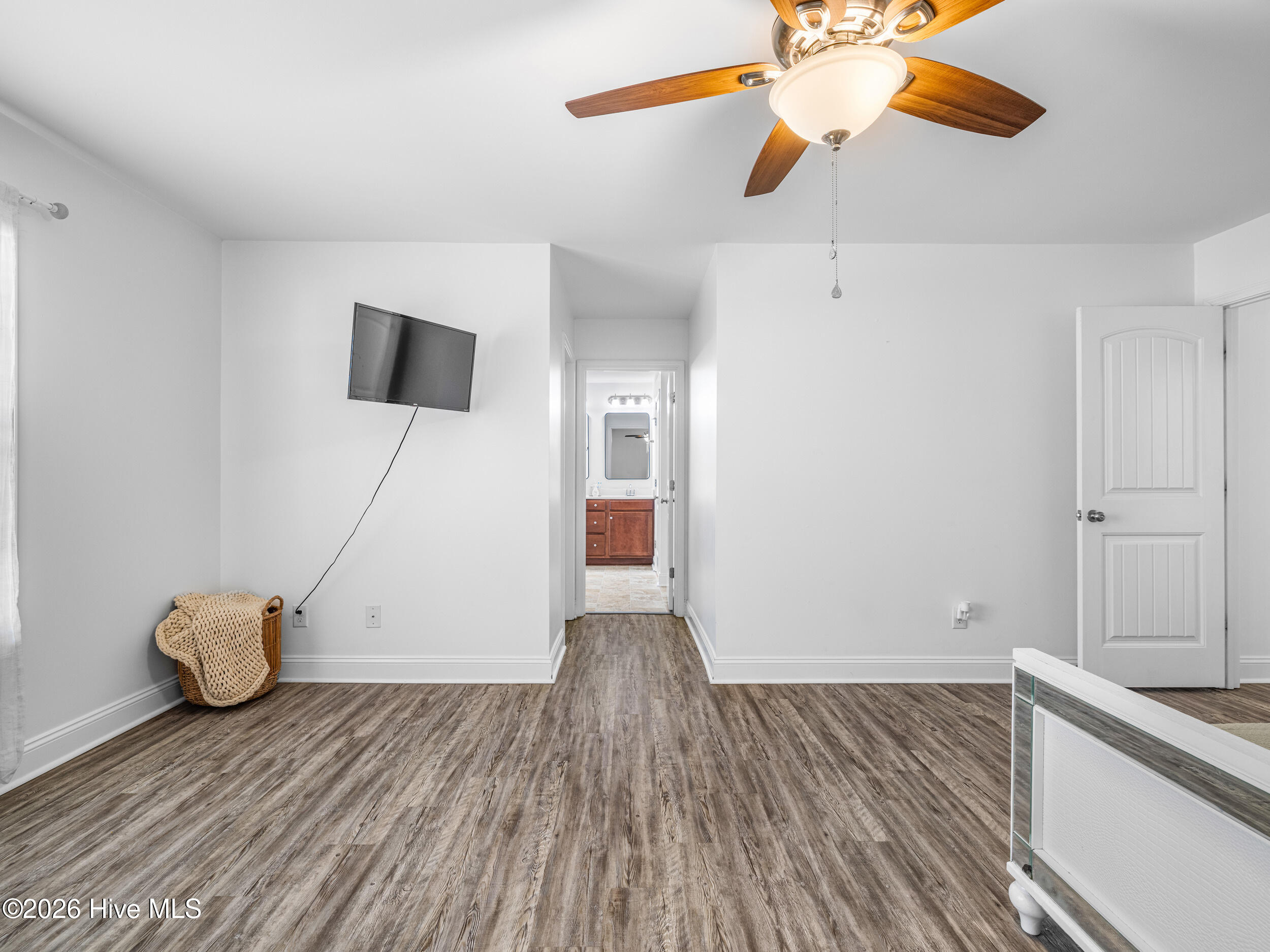 100562171 | Photo 30