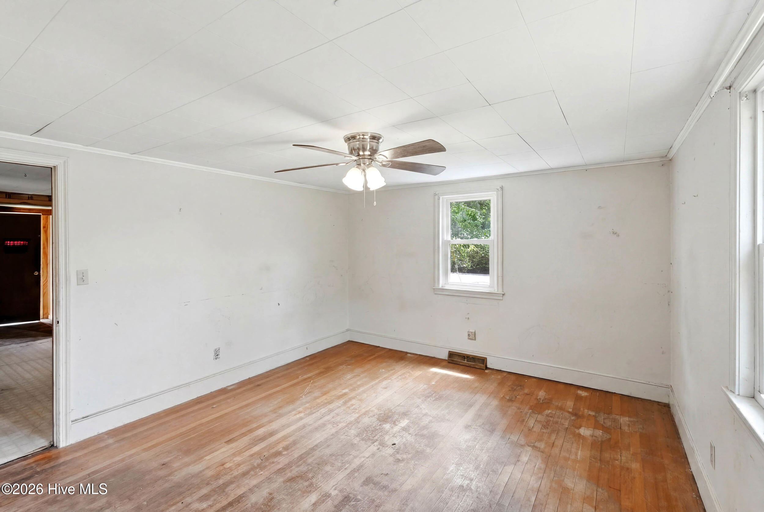 343 W Stevens Street, Wallace, NC 28466 – photo 10: 10_living room