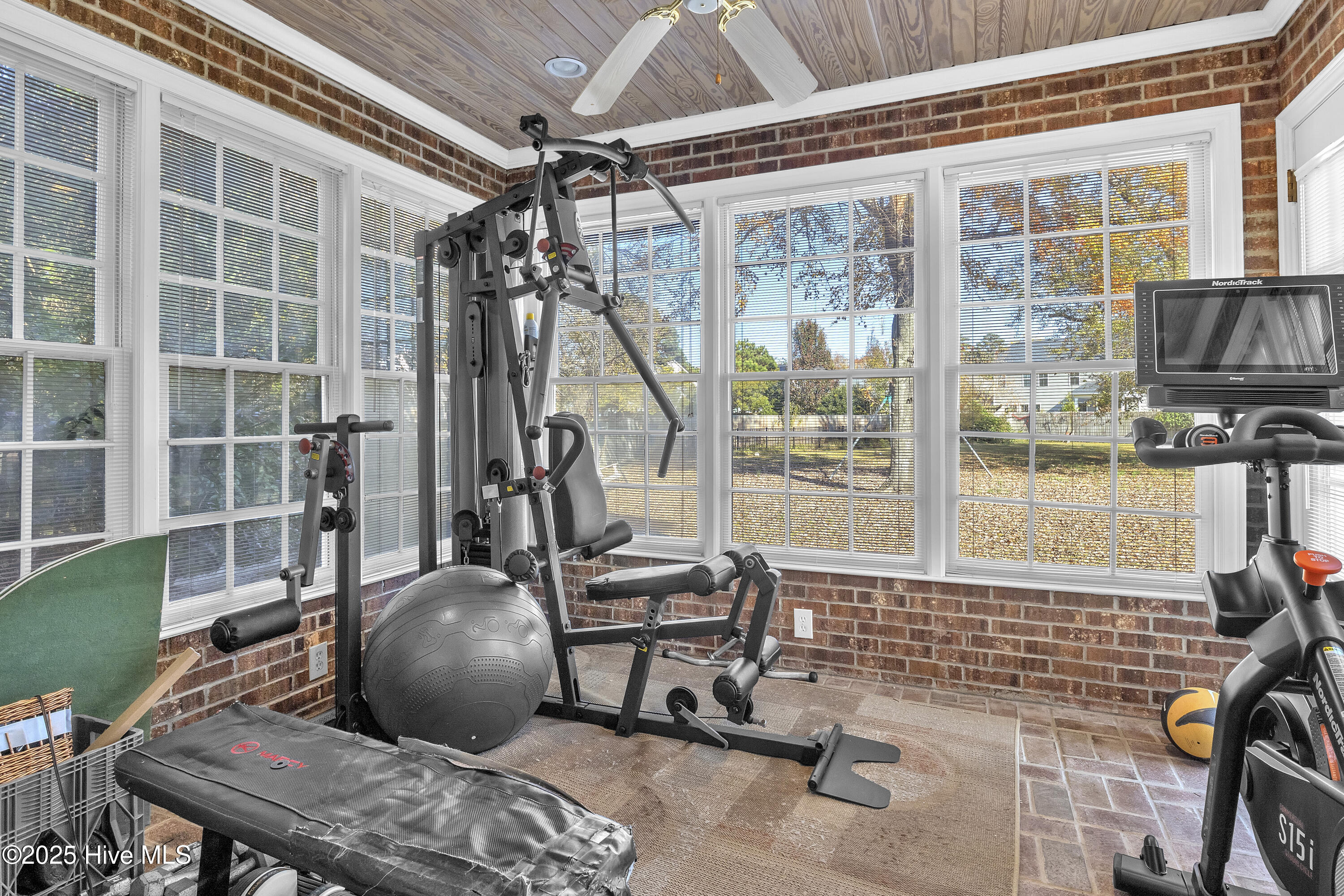 100480579 | Photo 32