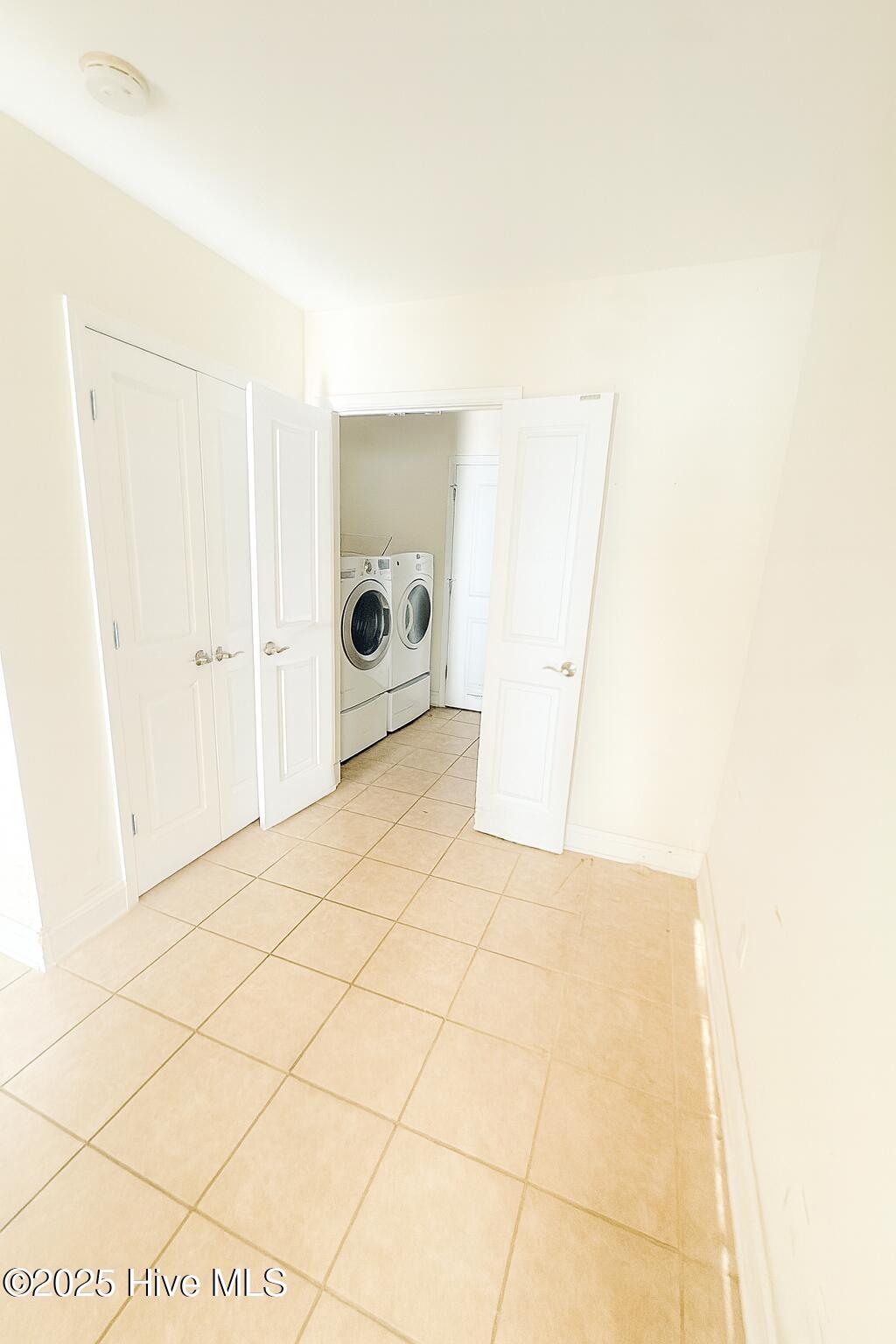 100537389 | Photo 24