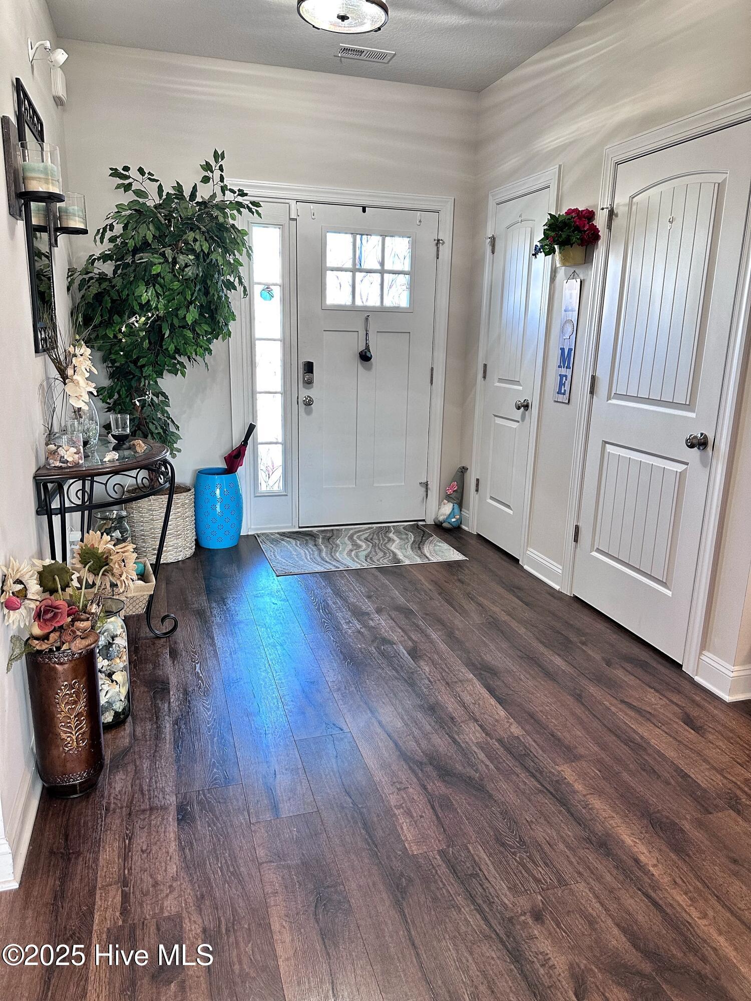 100540901 | Photo 11