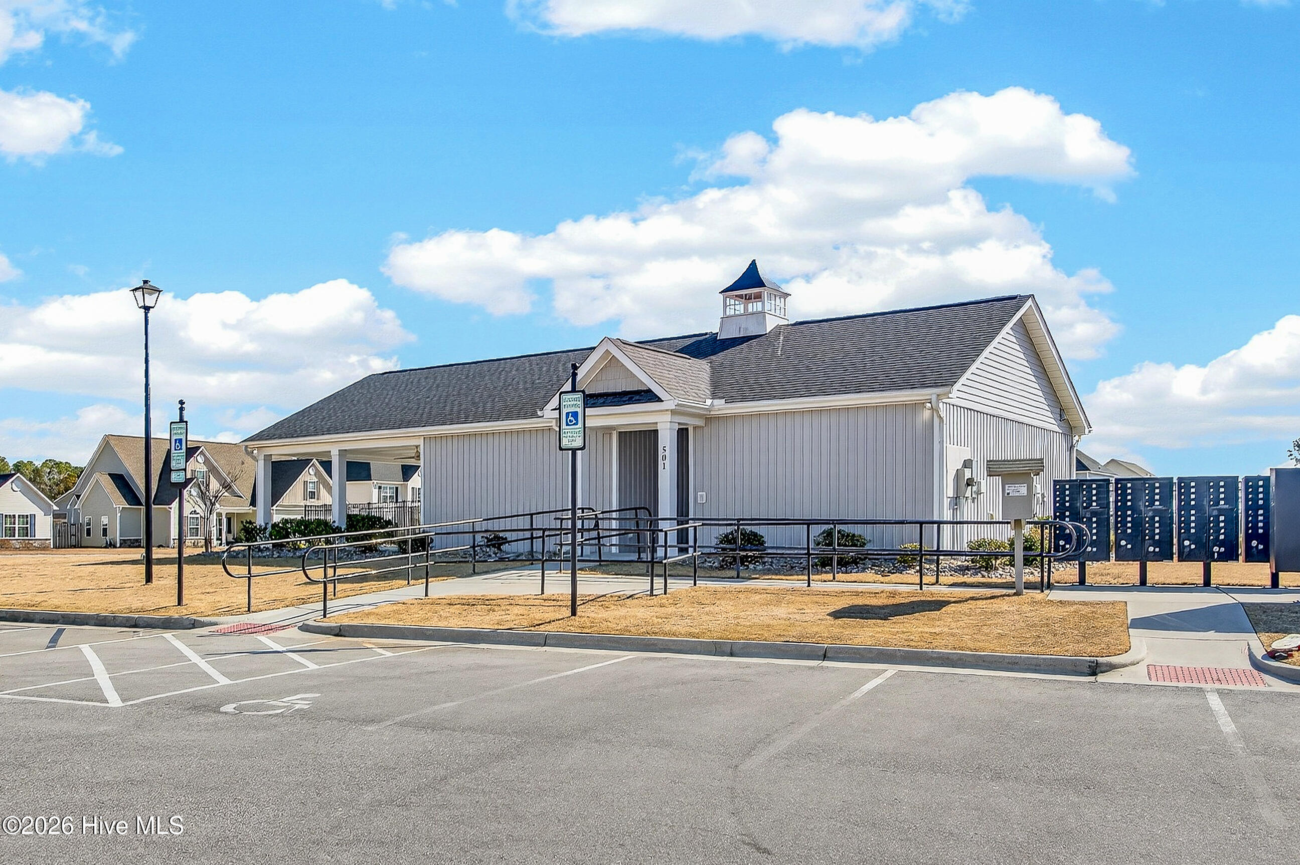 100553930 | Photo 24