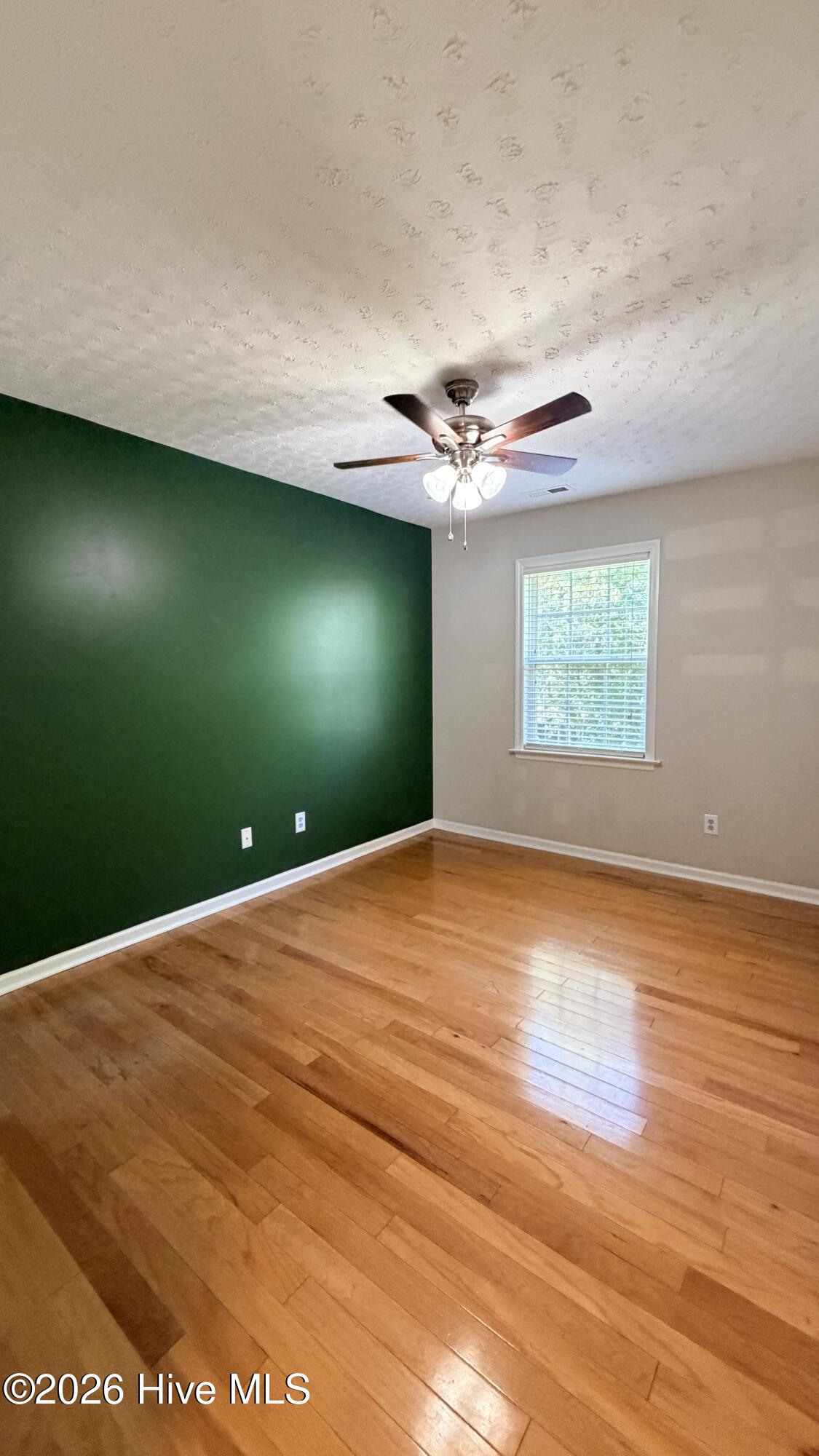 100569360 | Photo 17