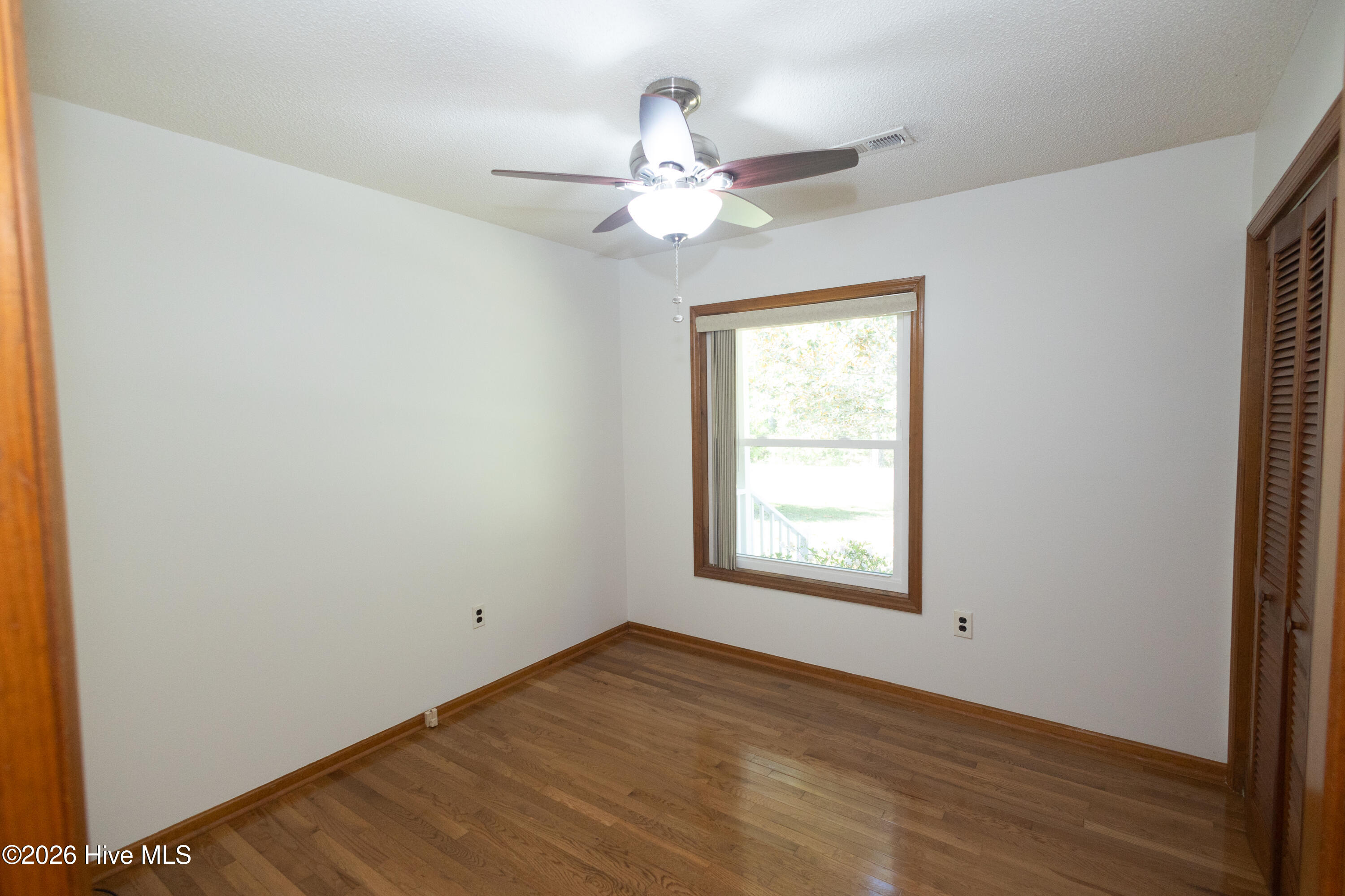 100569275 | Photo 11