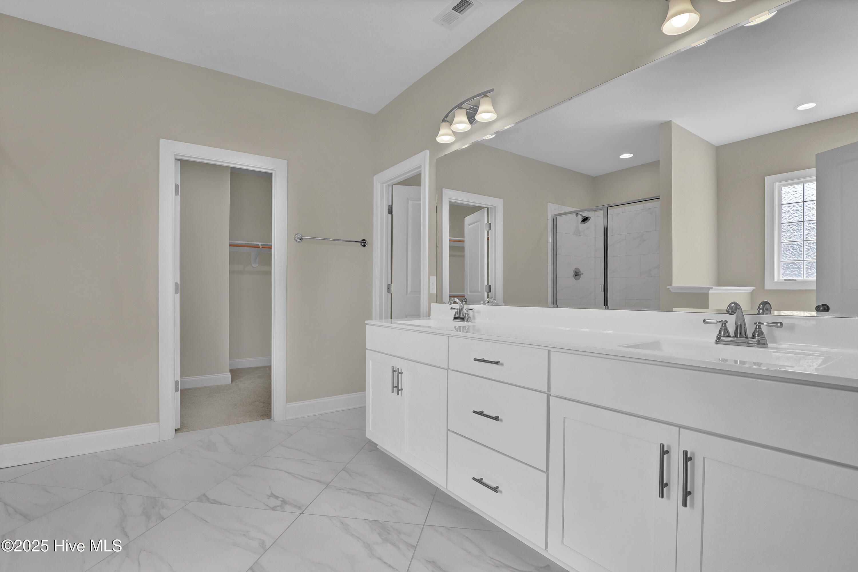 100545755 | Photo 35