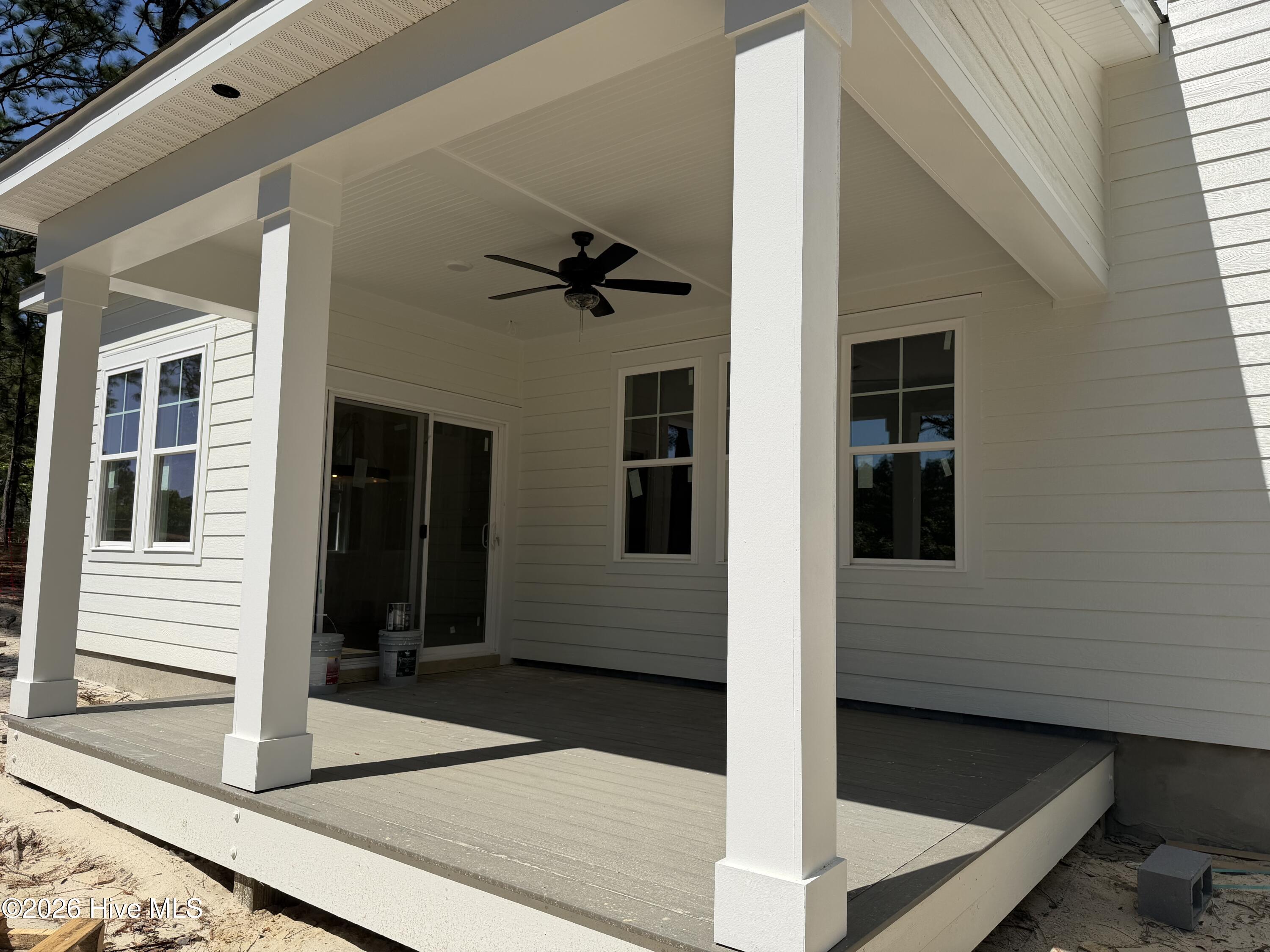 100568393 | Photo 63