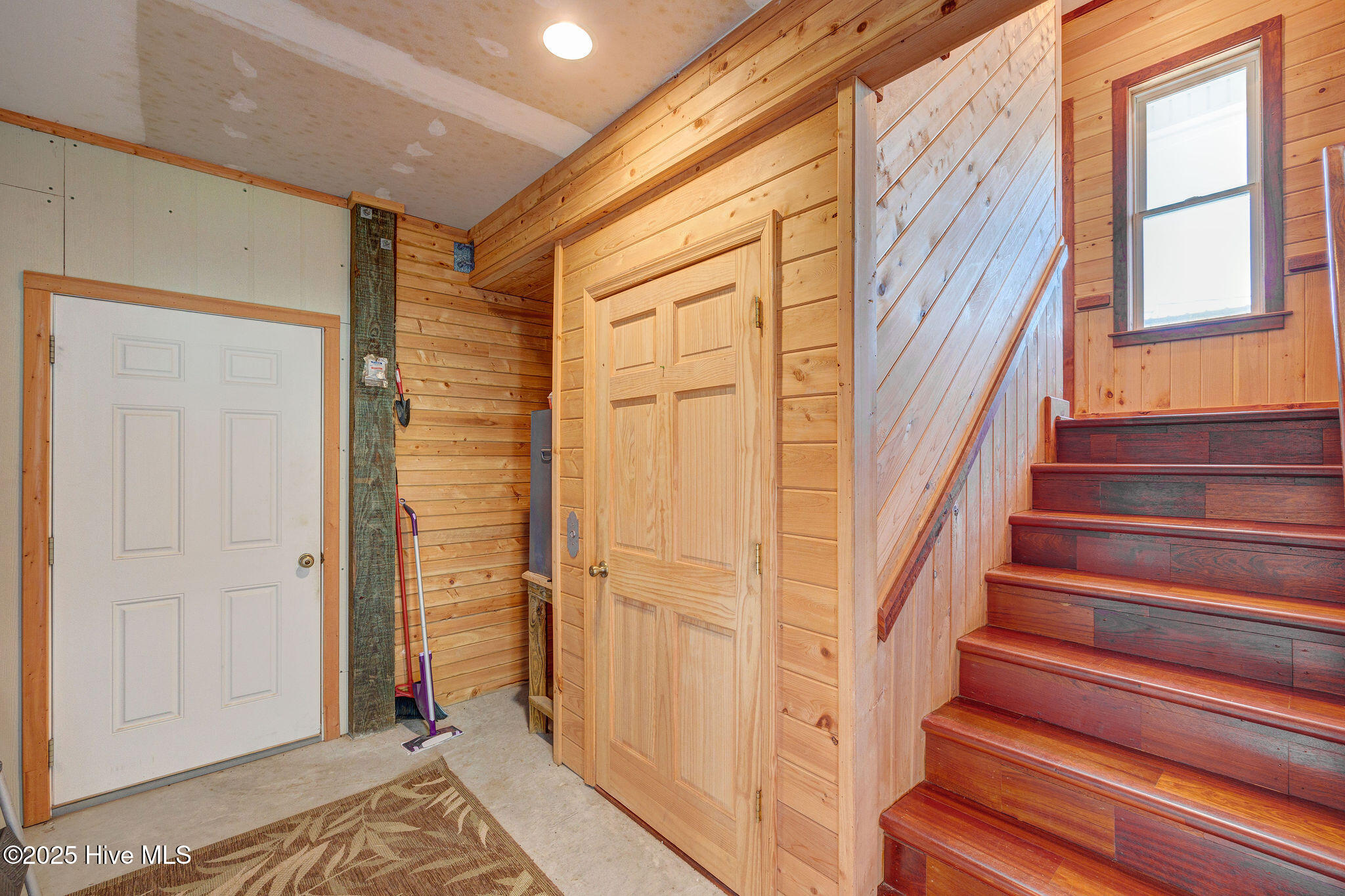 100505826 | Photo 30