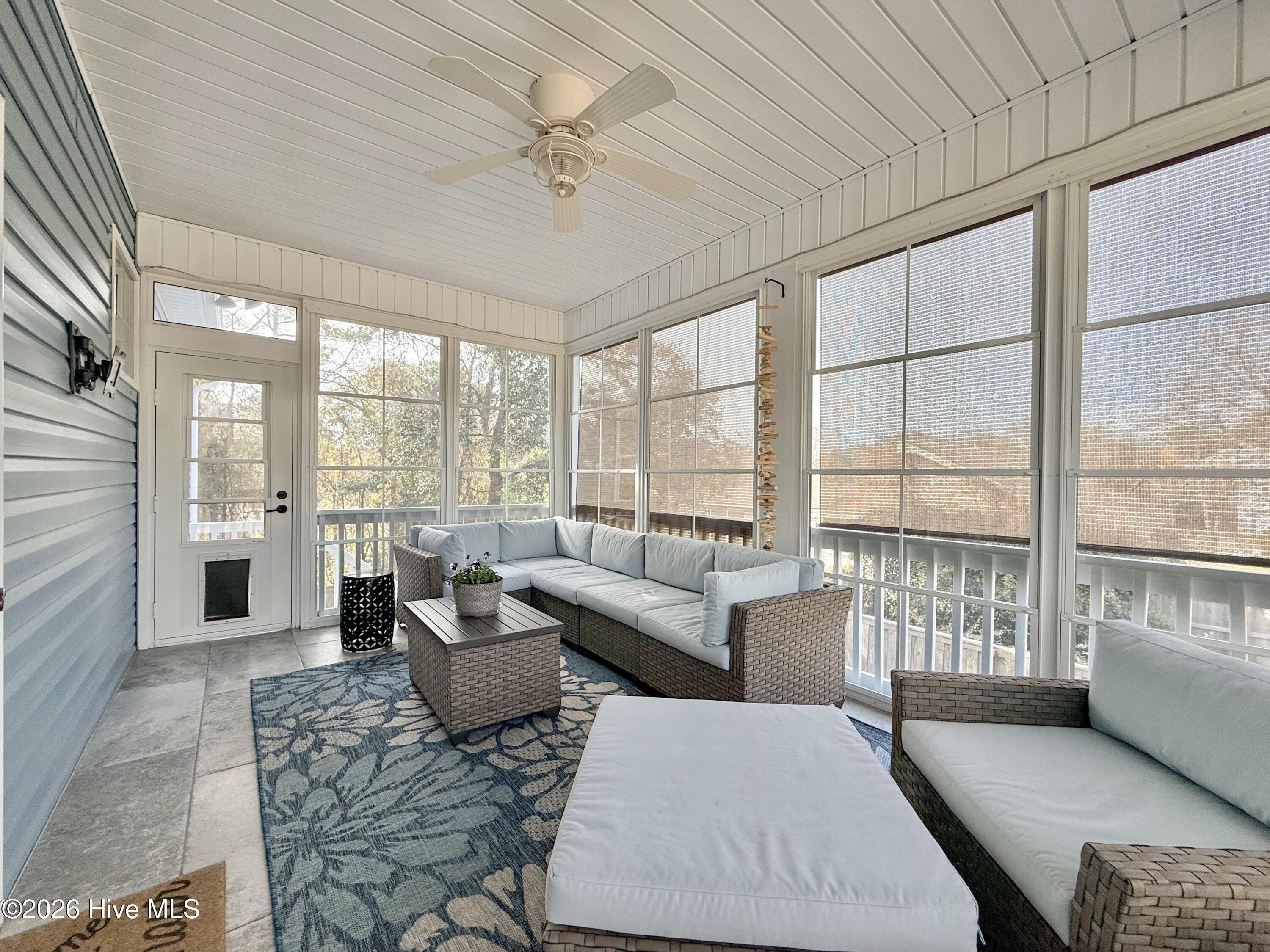 100548622 | Photo 51