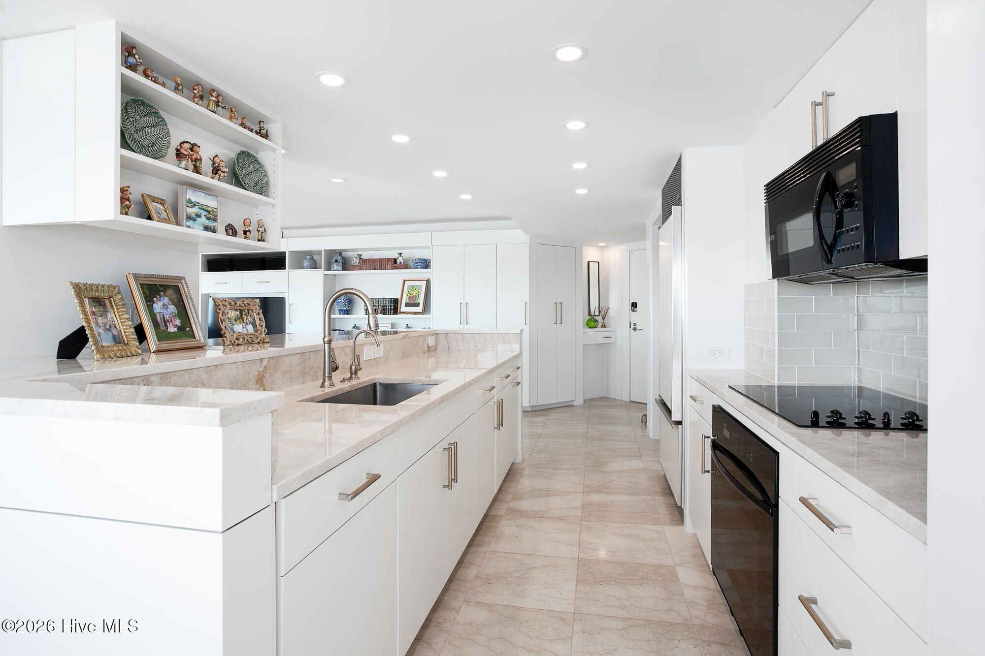 100557997 | Photo 14