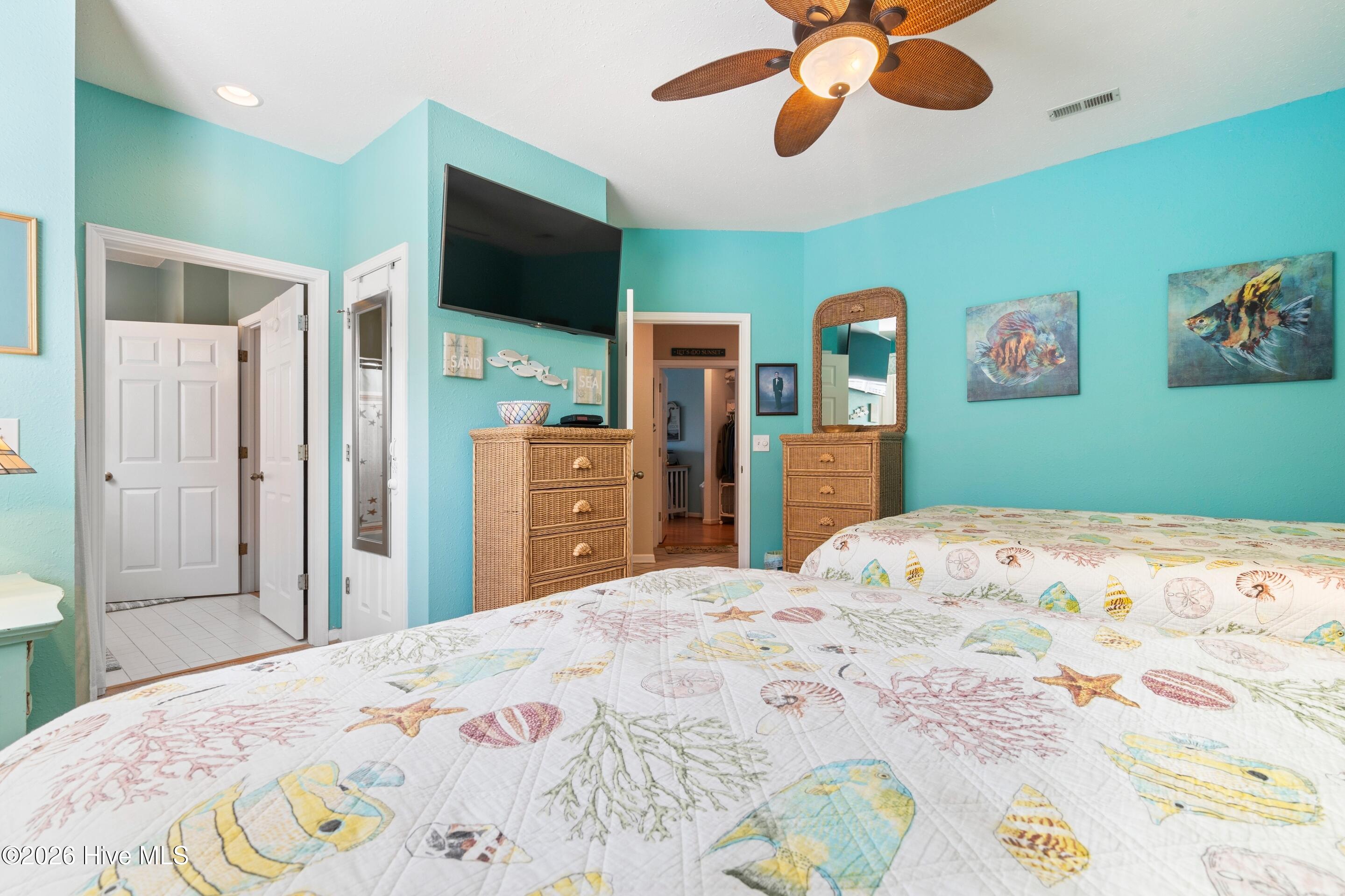 100548486 | Photo 33