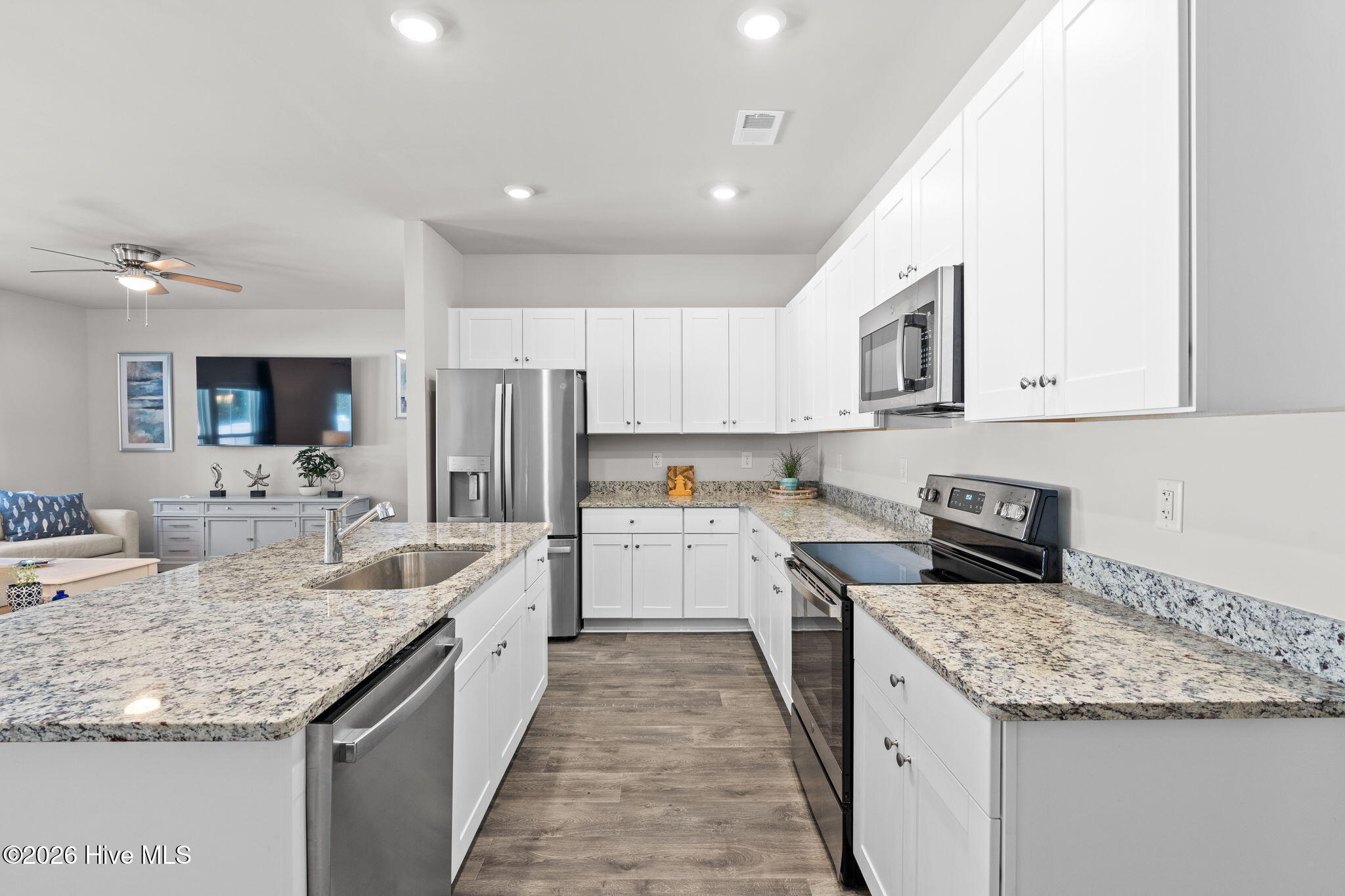 100553701 | Photo 12