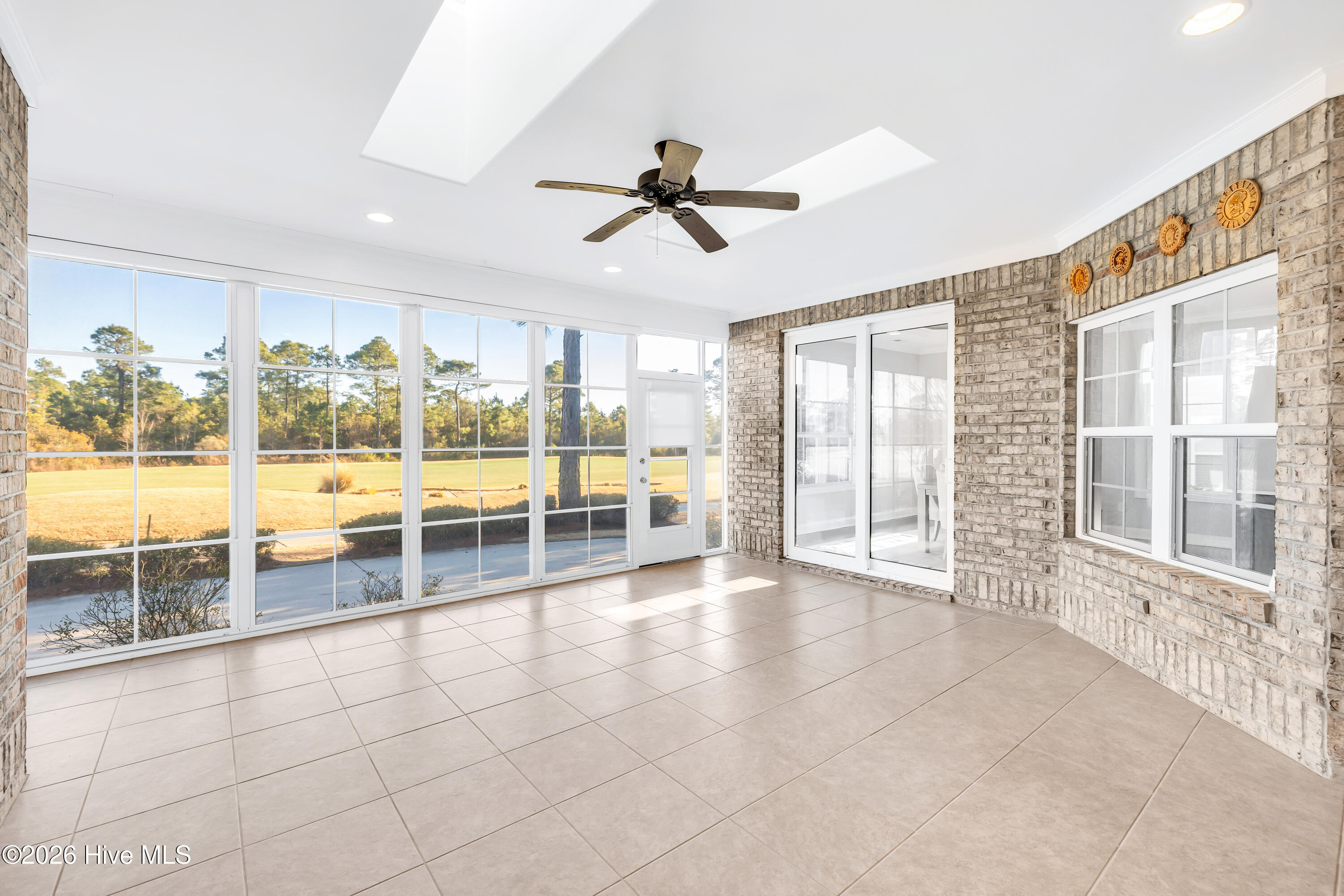 100550205 | Photo 21