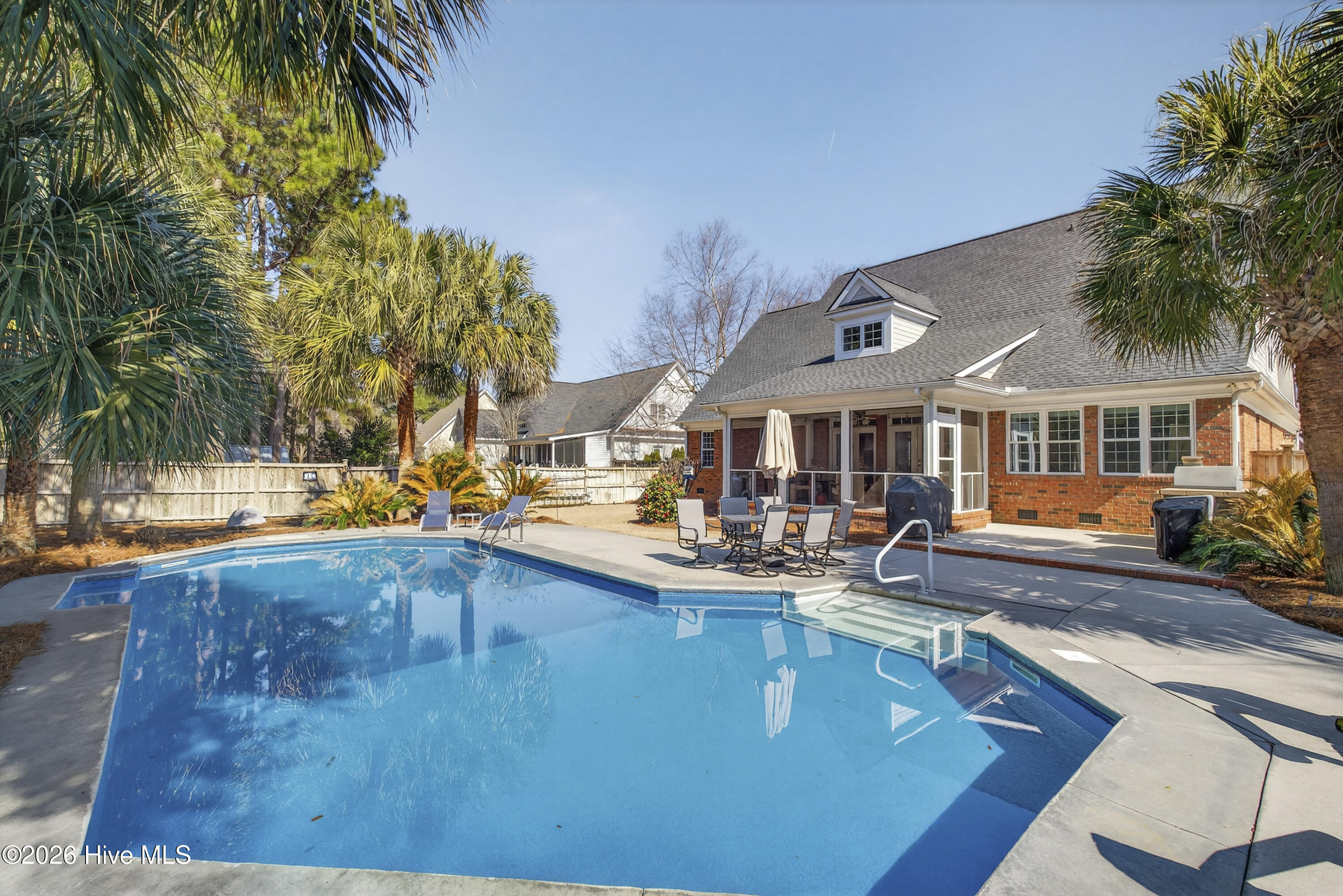 100557887 | Photo 58