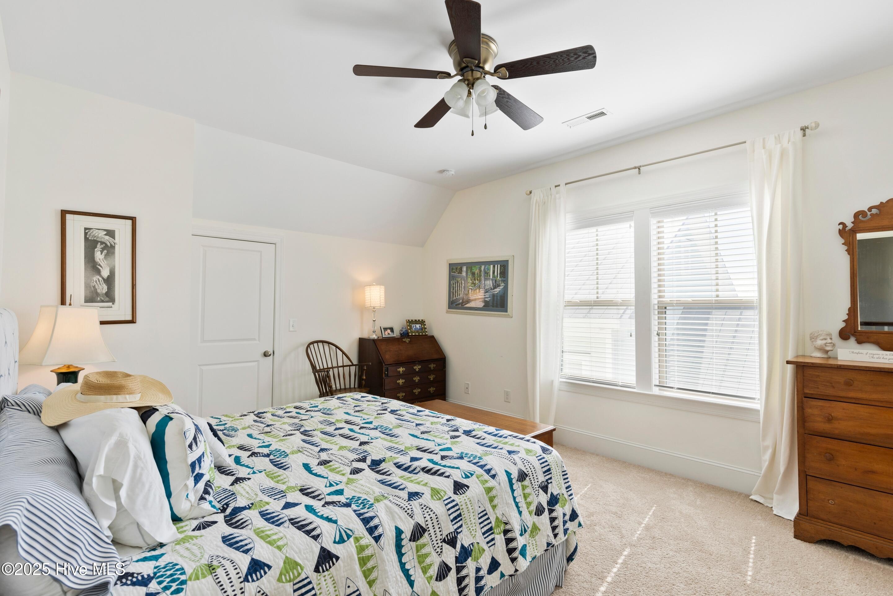 100536198 | Photo 52