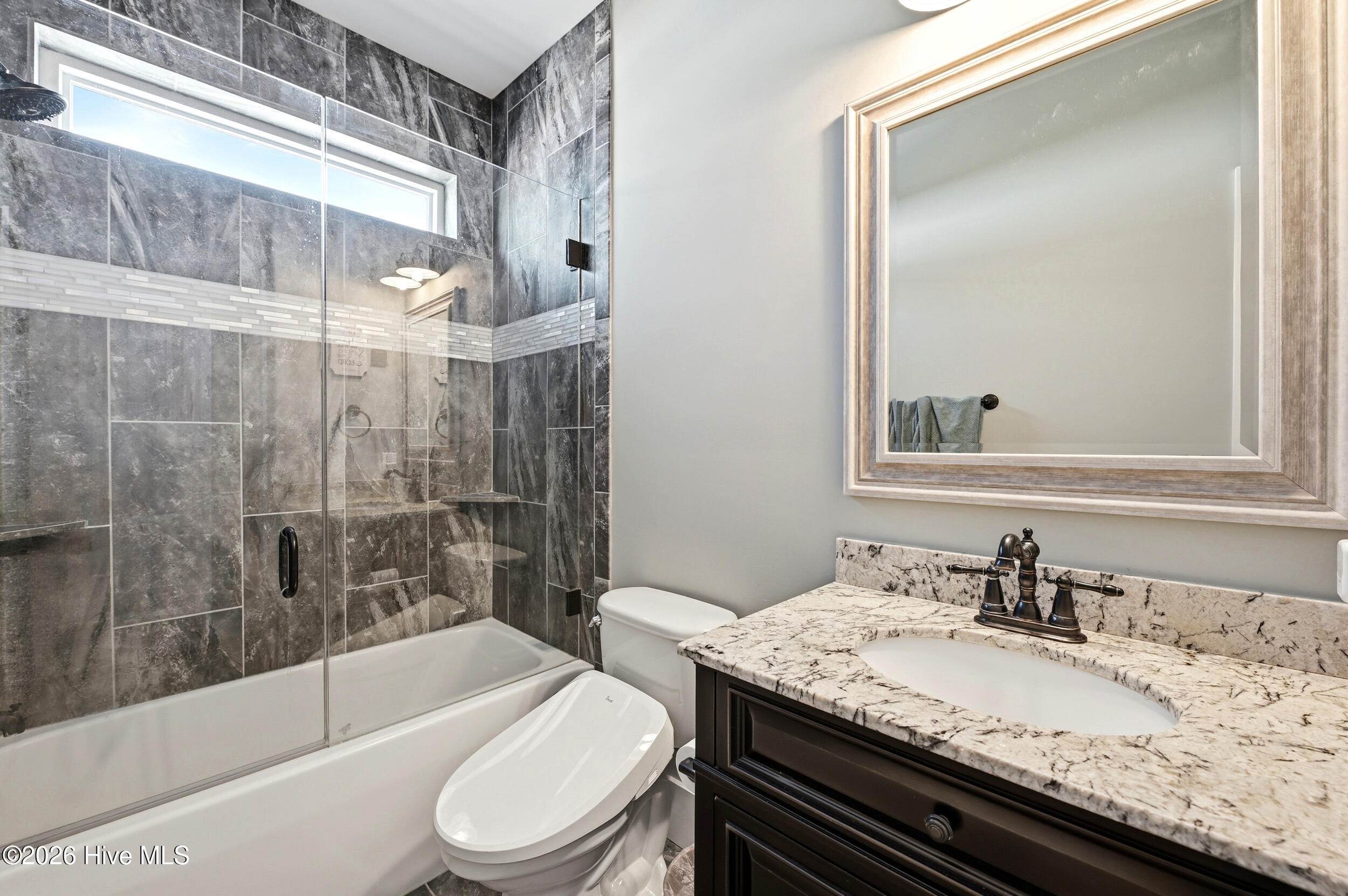 100568408 | Photo 30