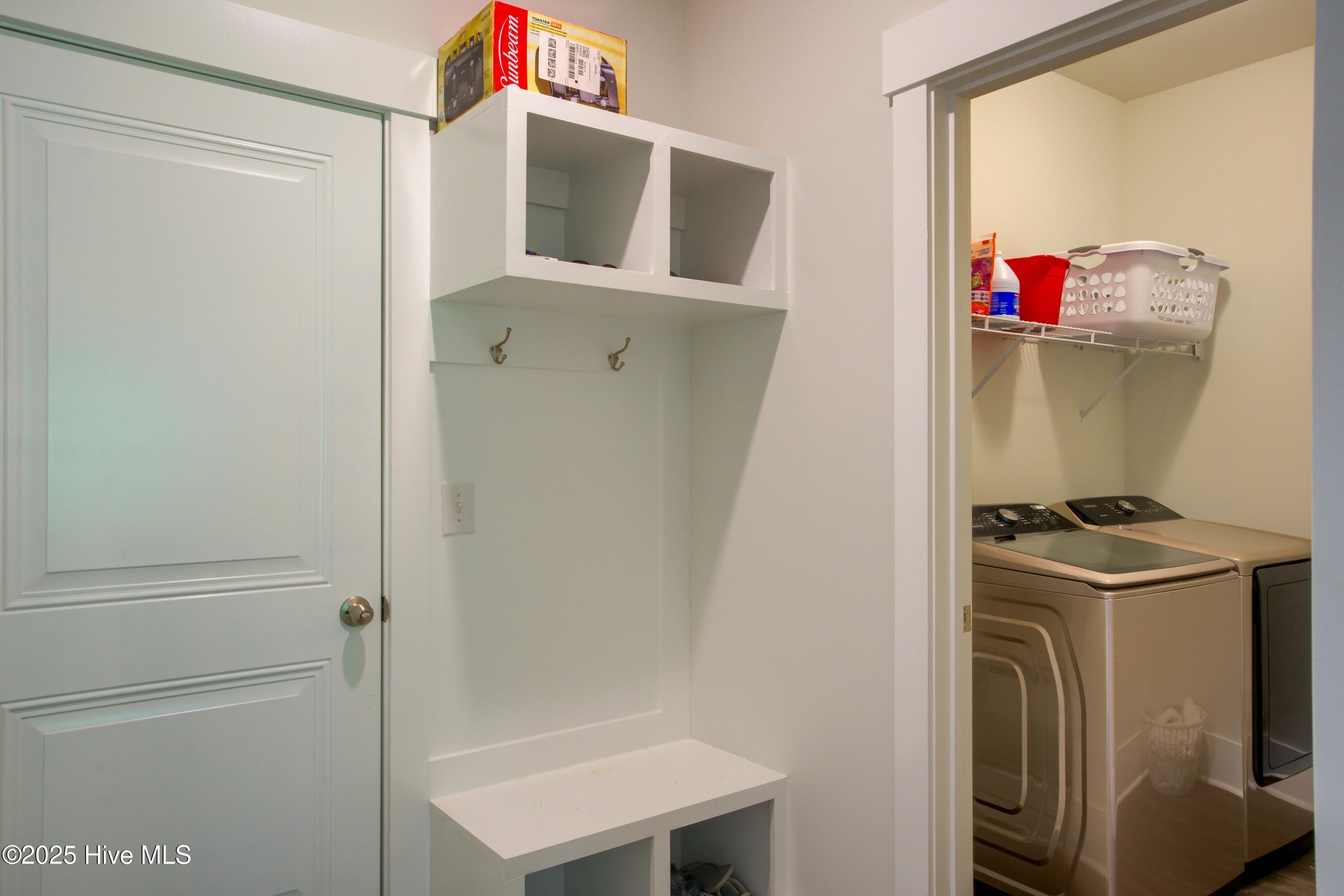 100564449 | Photo 19