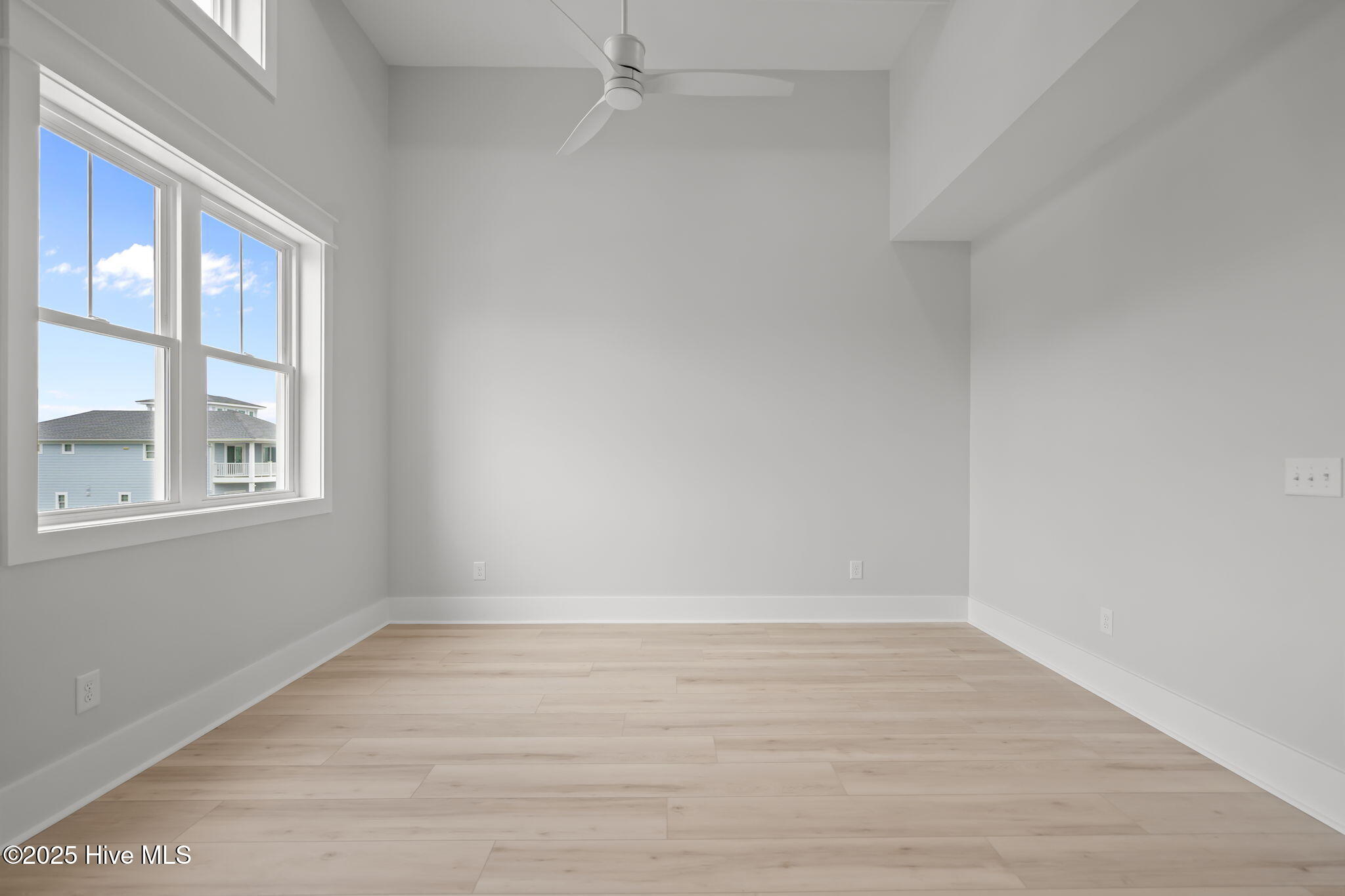 100537878 | Photo 26