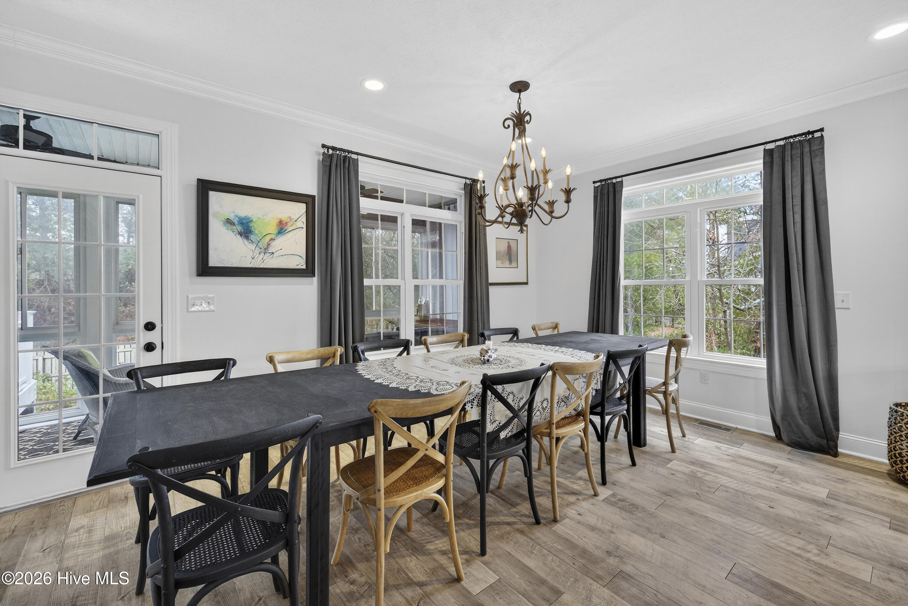 100557060 | Photo 11