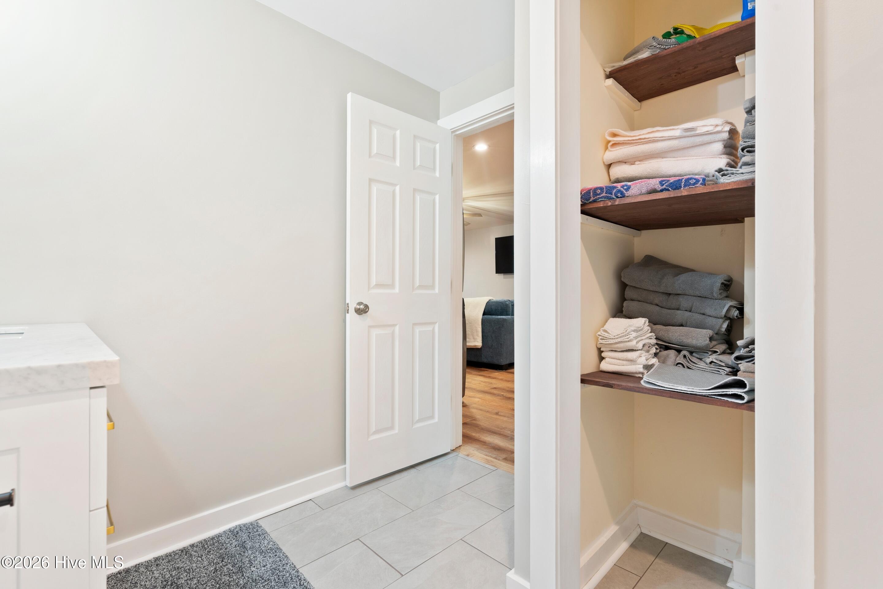 100549187 | Photo 79