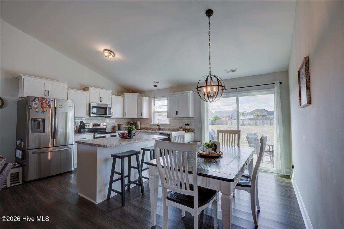 100569767 | Photo 12