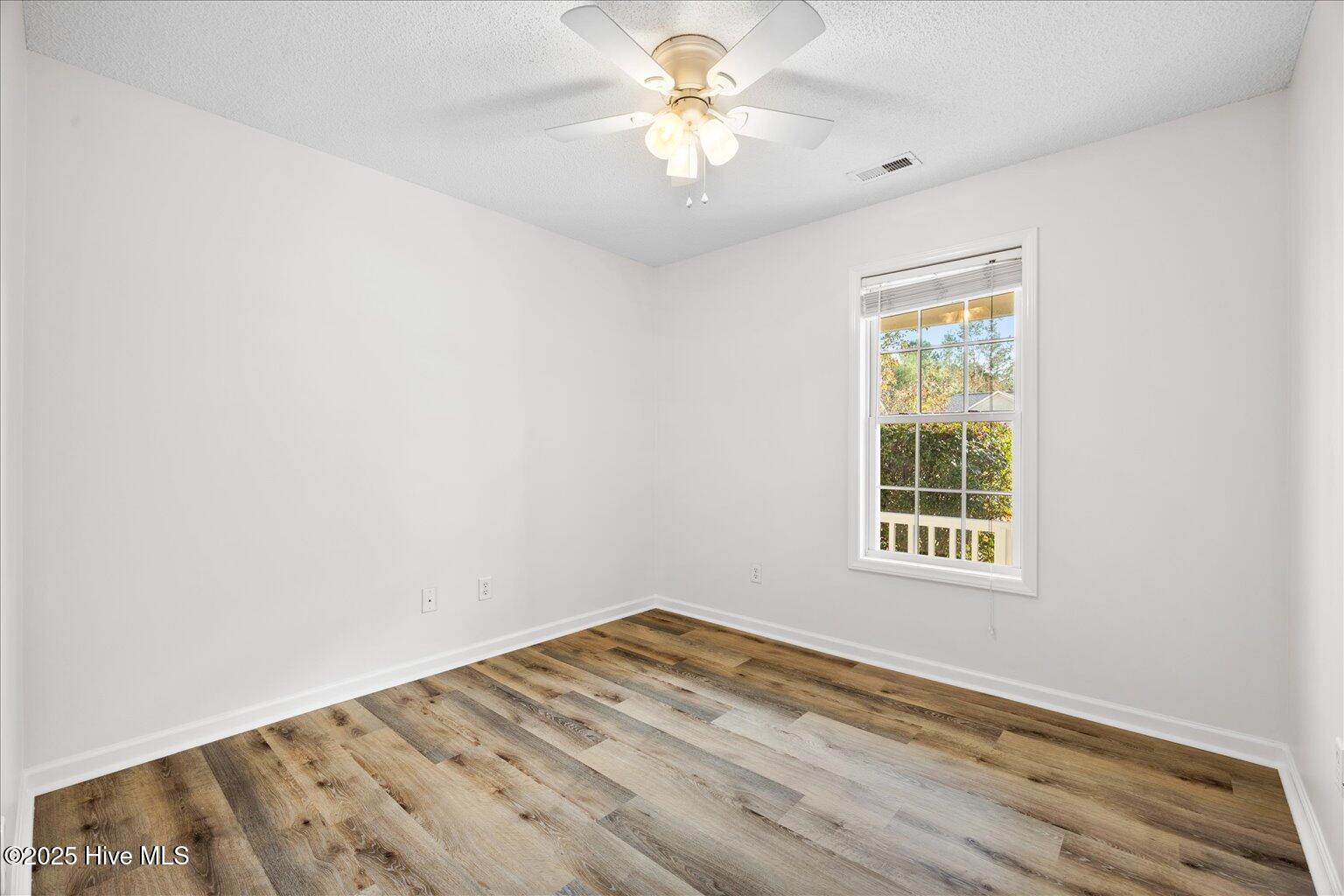 100540475 | Photo 17