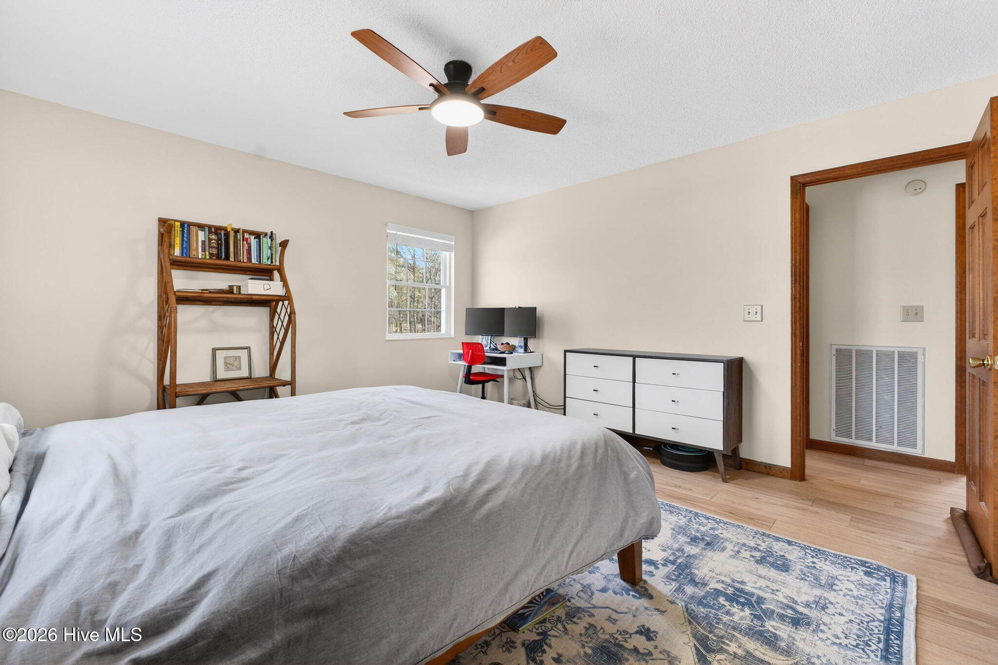 100561895 | Photo 26