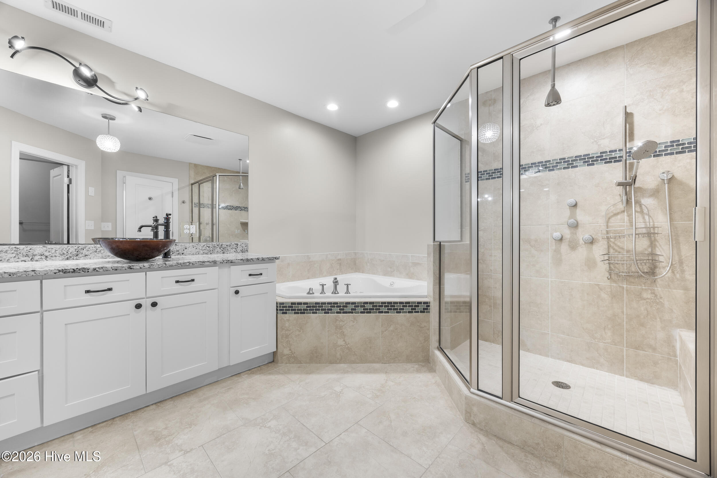 100569624 | Photo 23