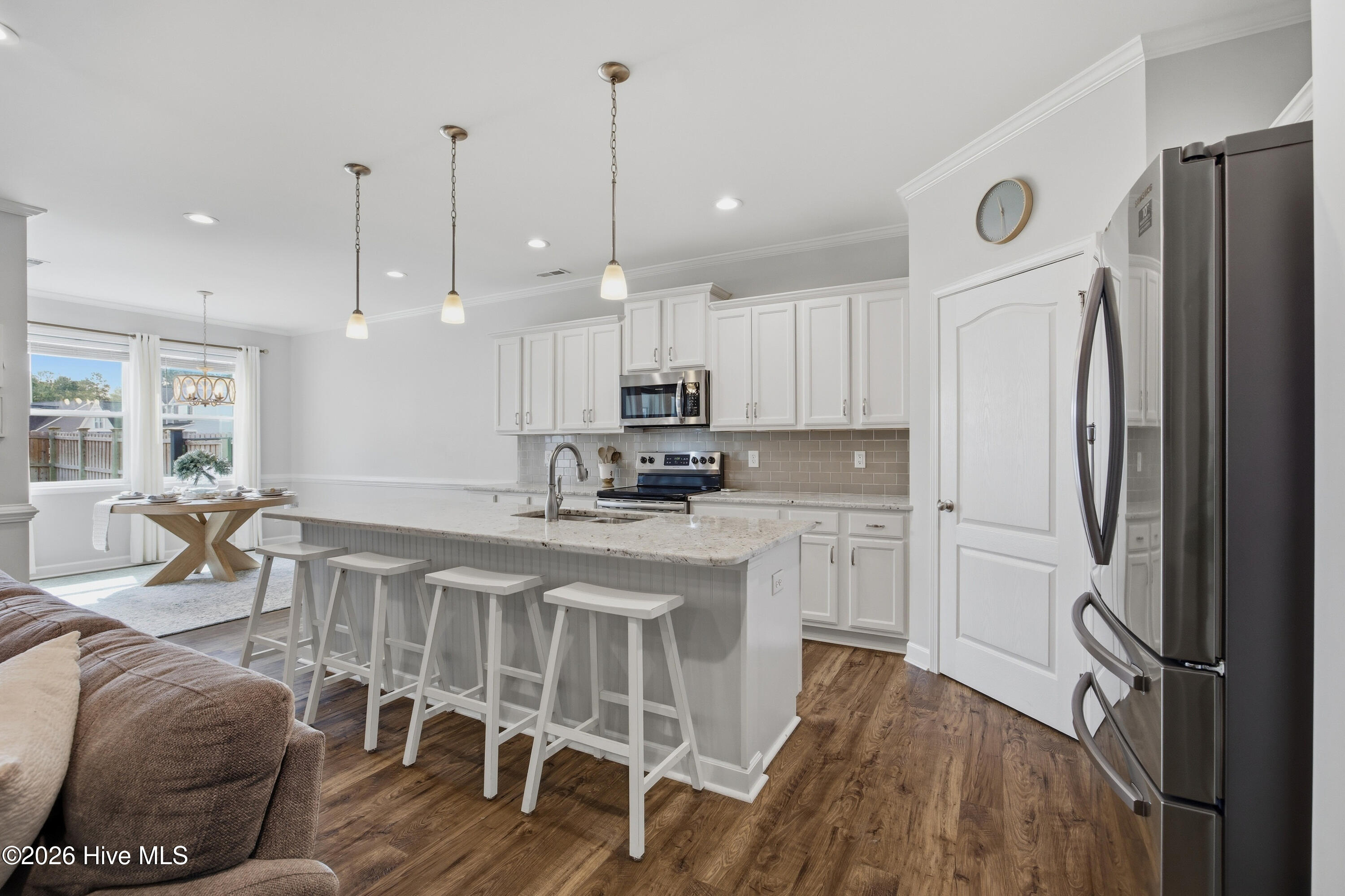 100563122 | Photo 18