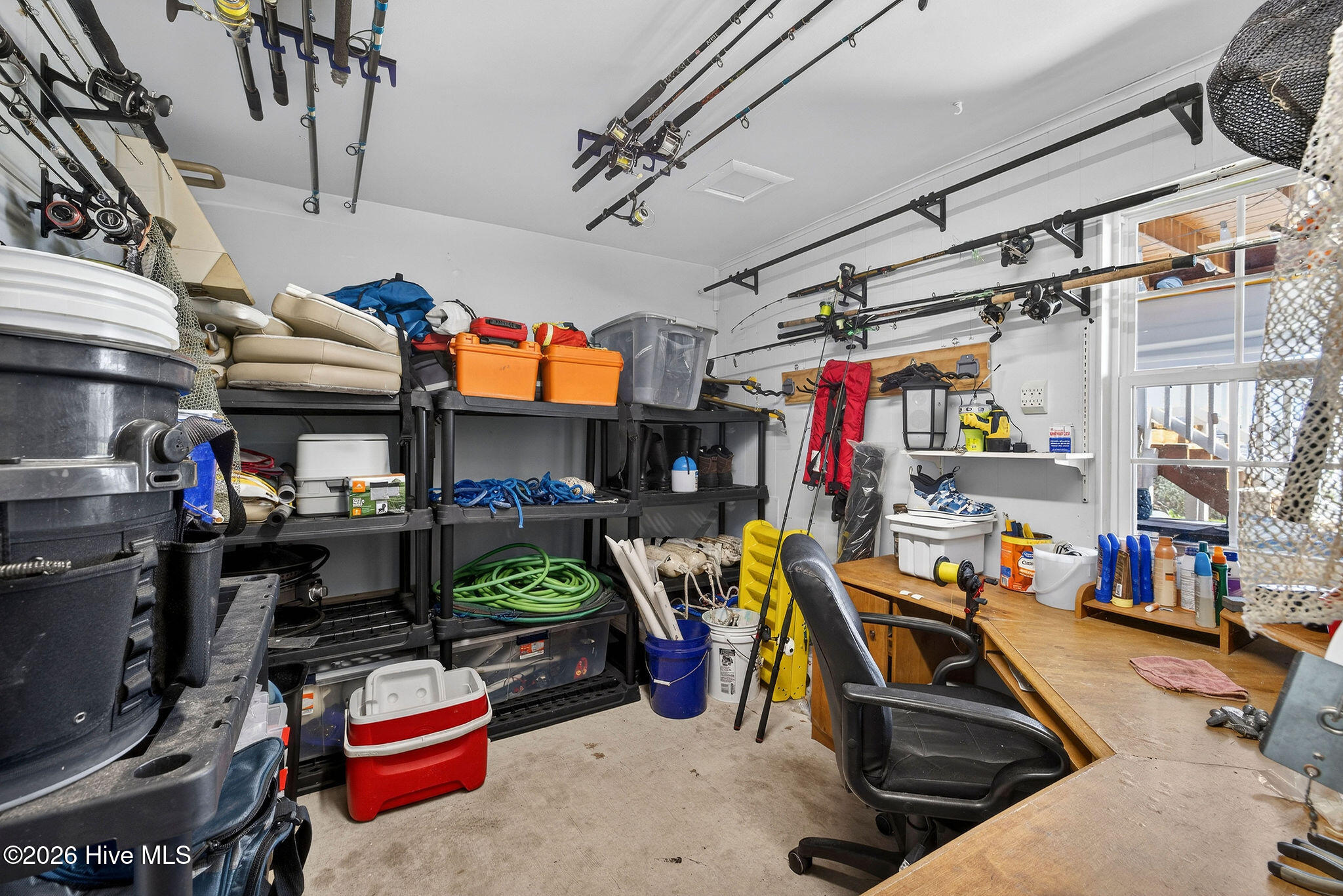 100564348 | Photo 35