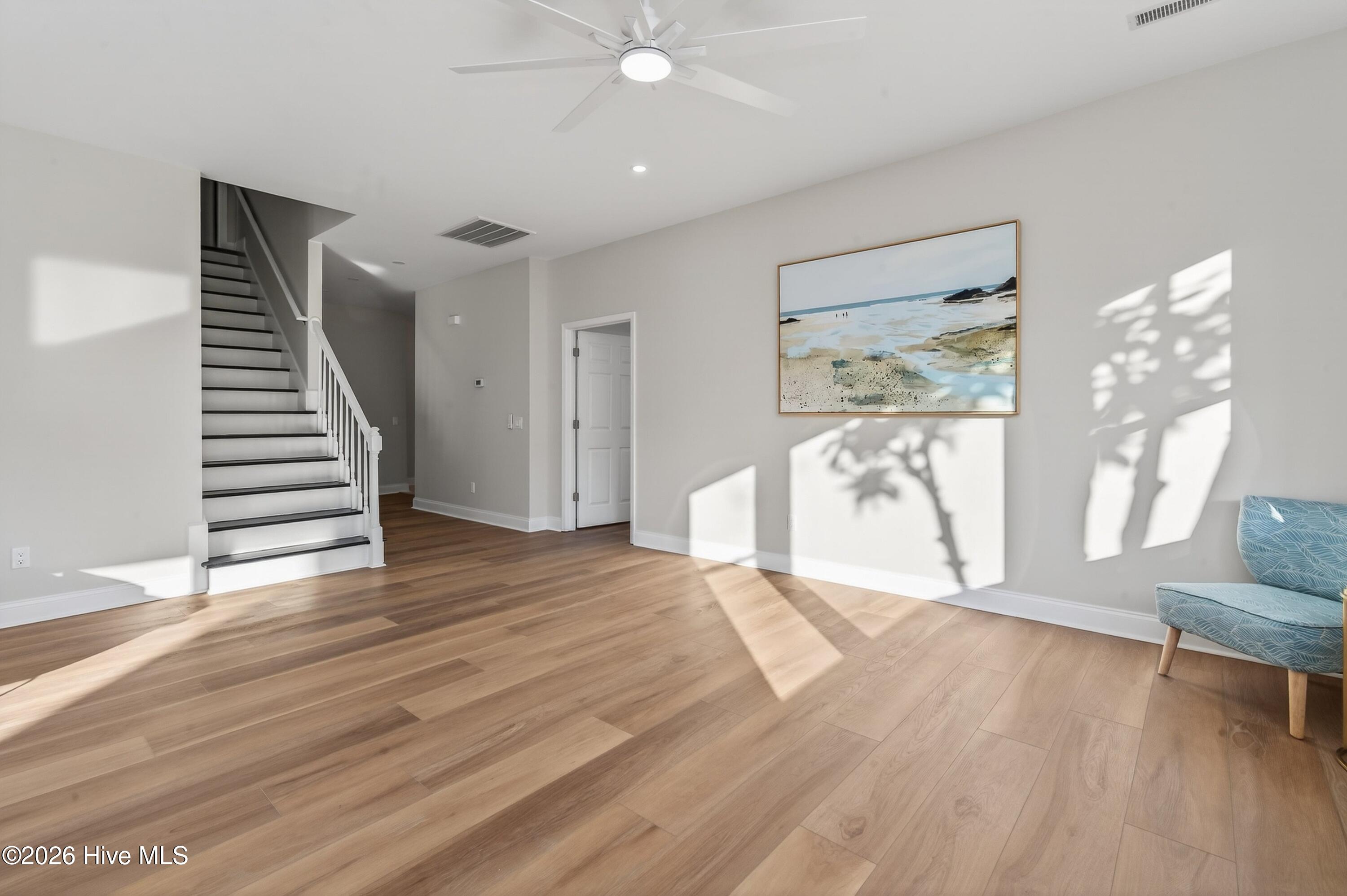 100553839 | Photo 20