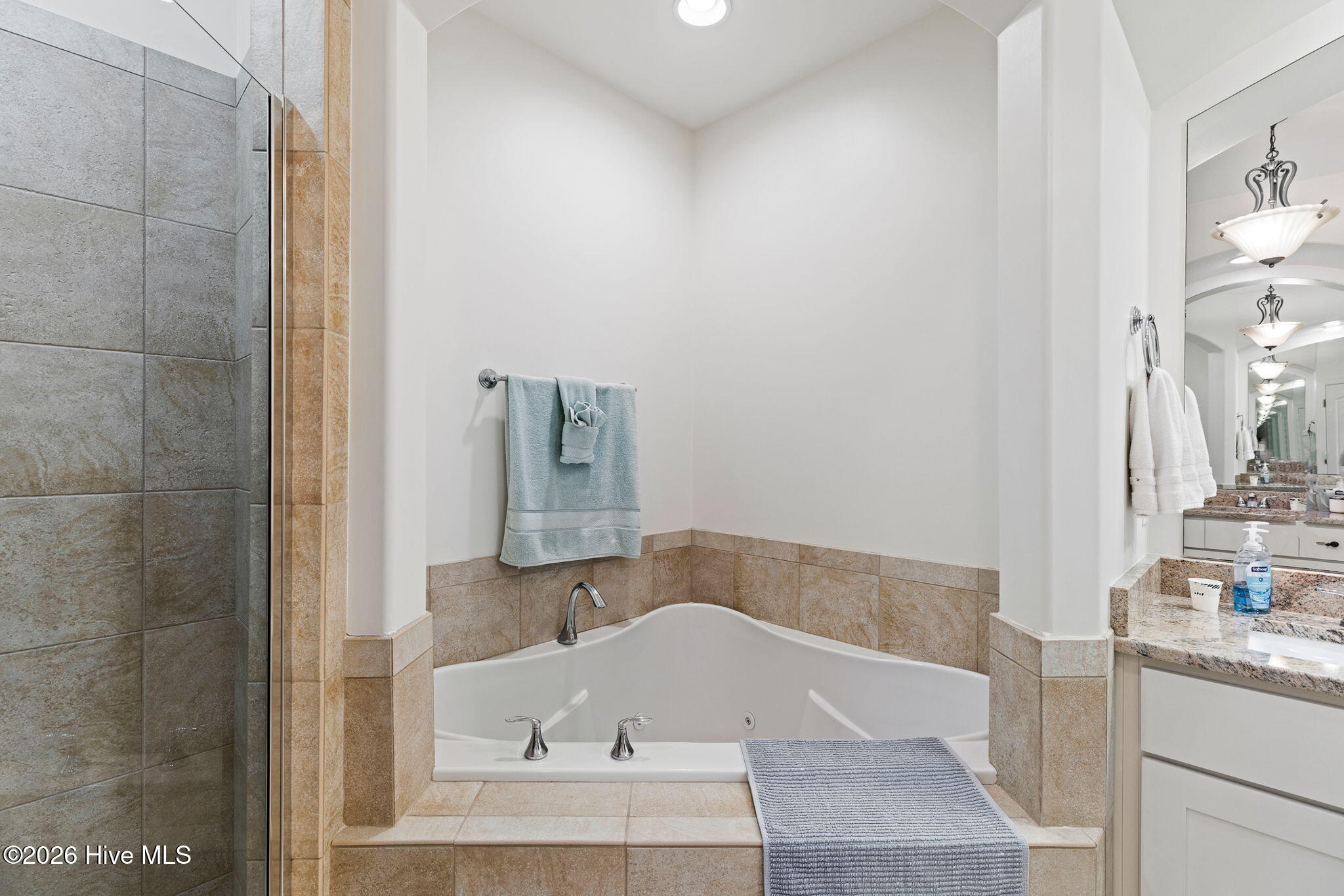 100551308 | Photo 24