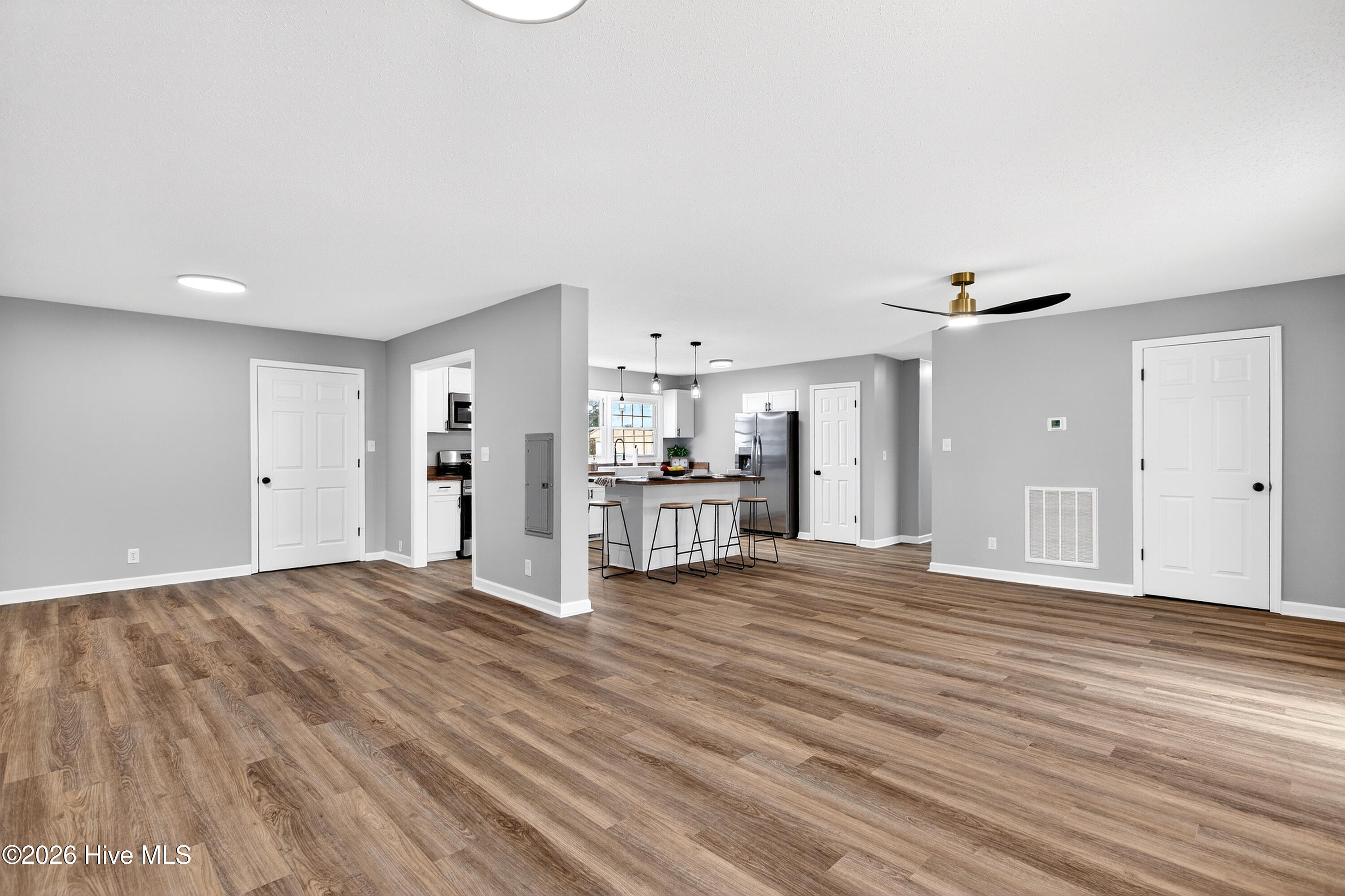 100551597 | Photo 15