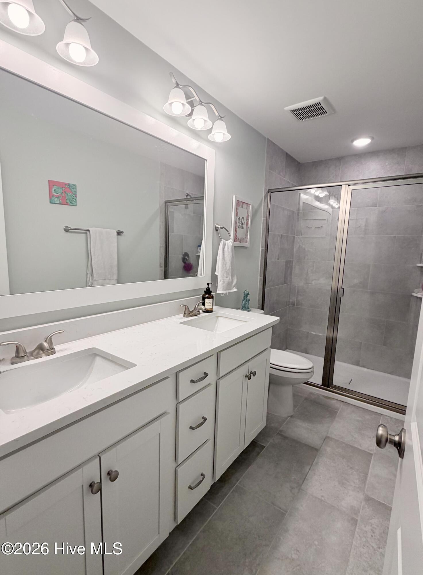 100558170 | Photo 17