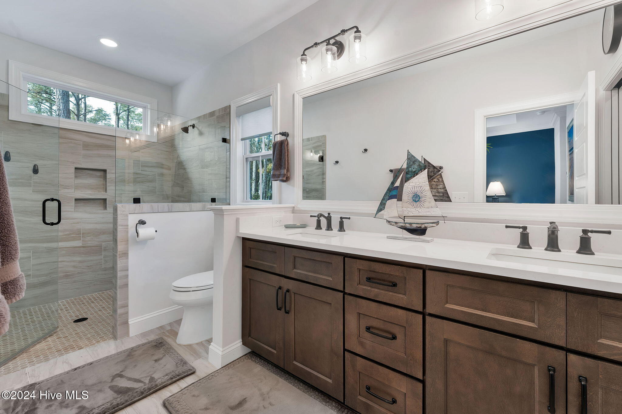 100478916 | Photo 32