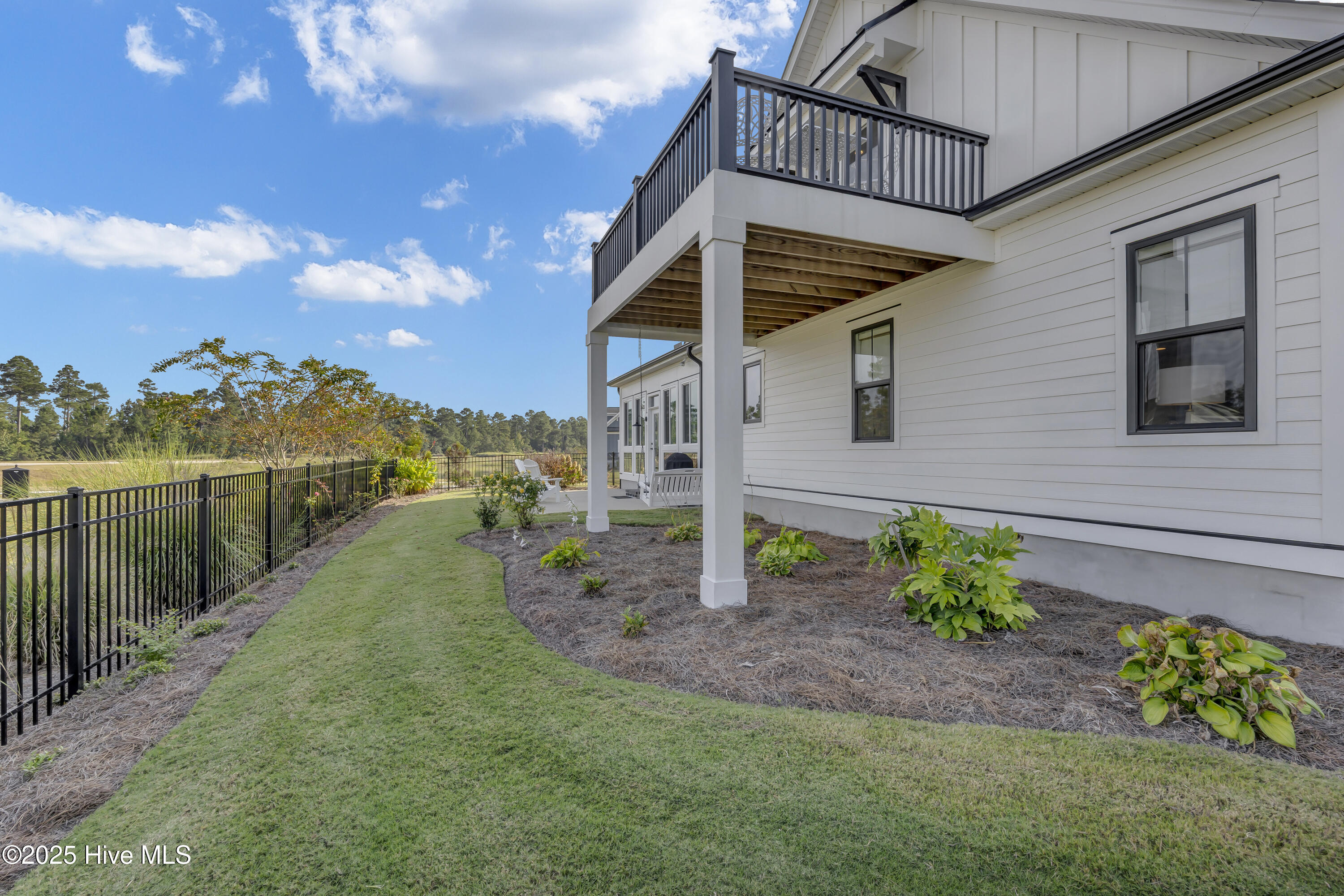 100557399 | Photo 61