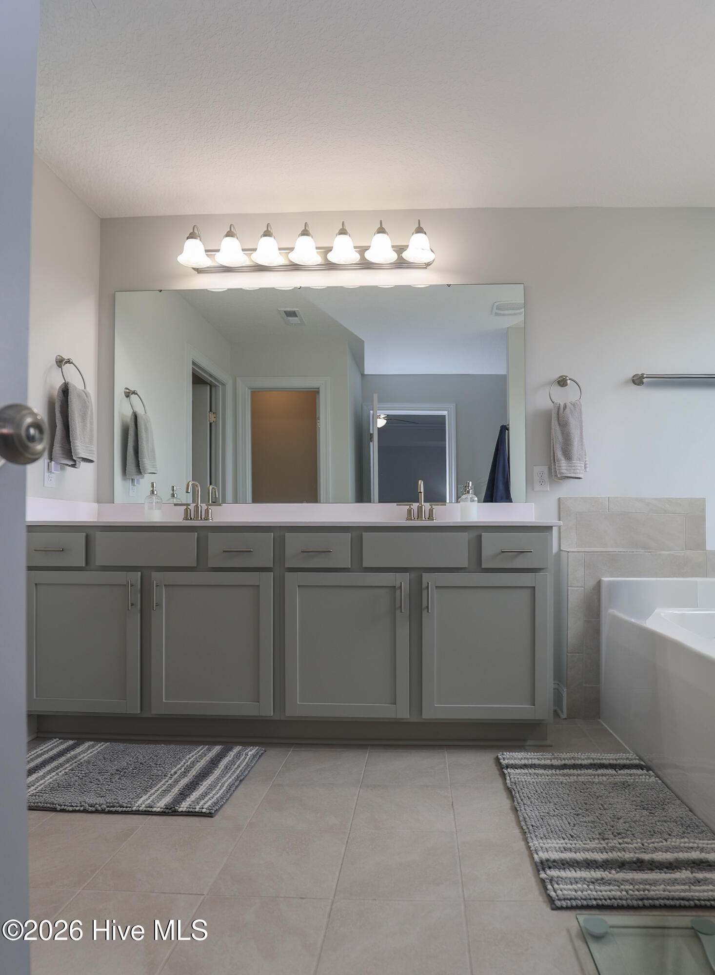 100566791 | Photo 25