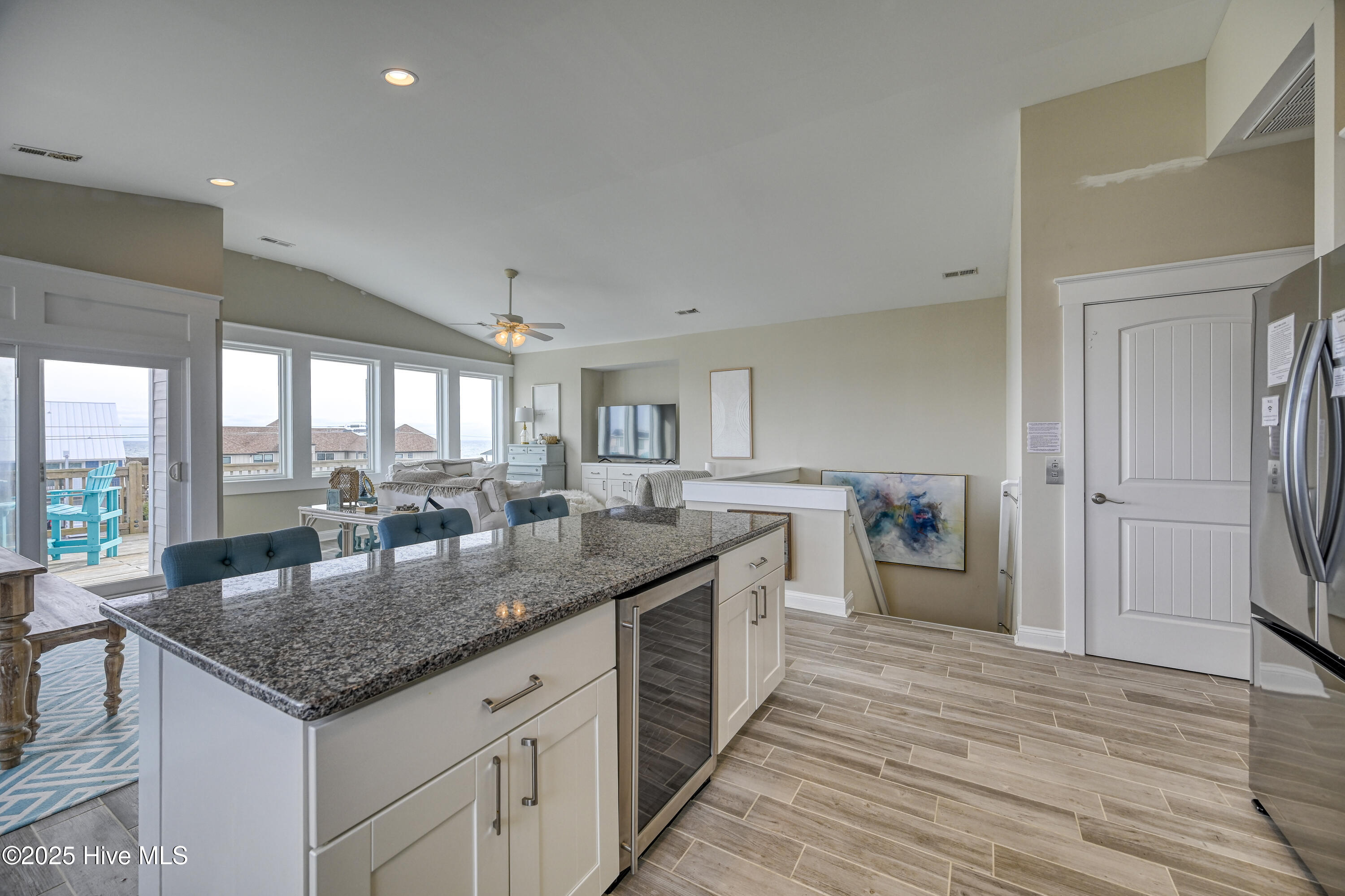 100543491 | Photo 35