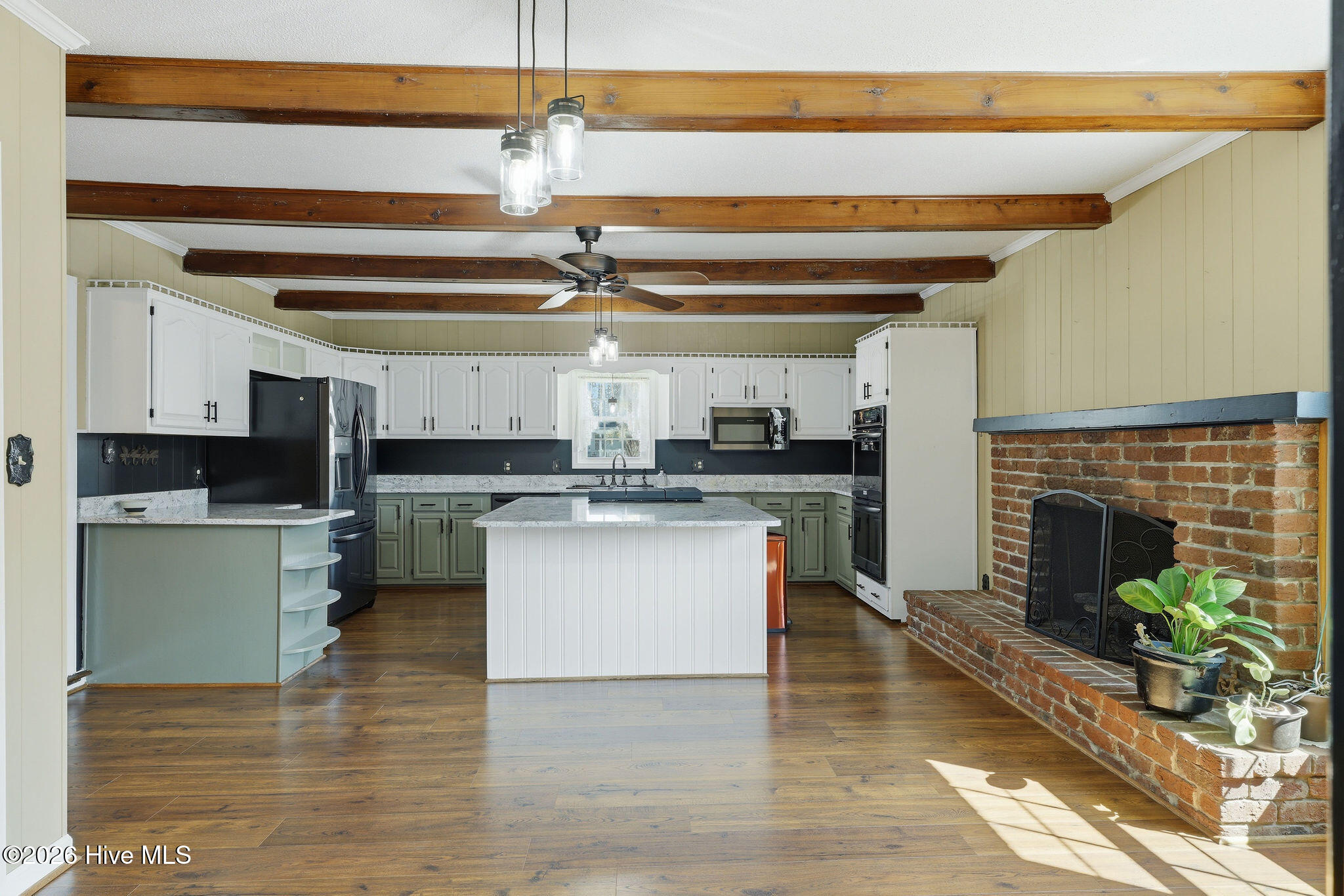 100557788 | Photo 16