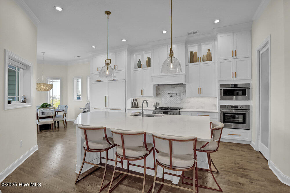 100499001 | Photo 10