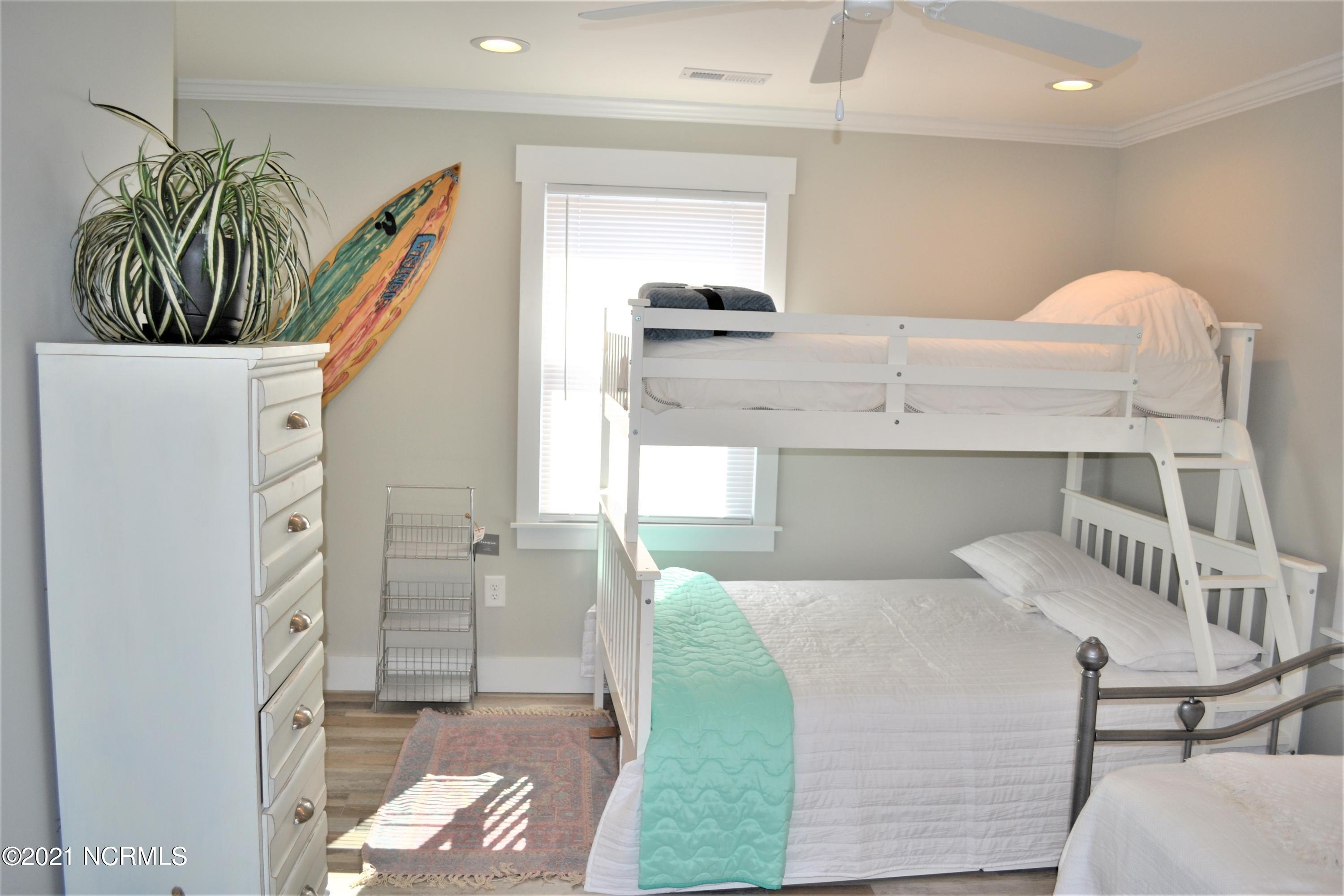 100530687 | Photo 13