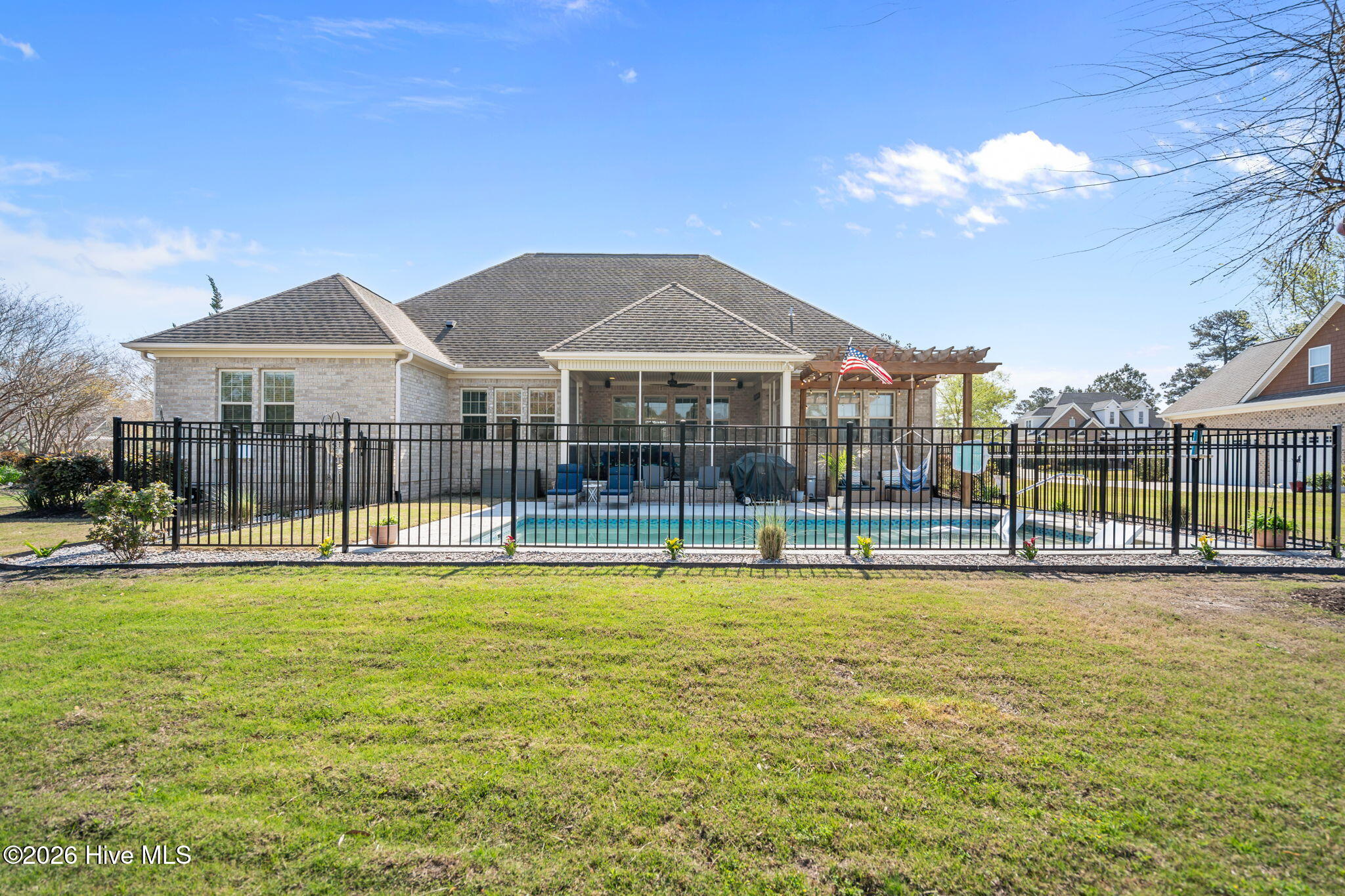 100563487 | Photo 54