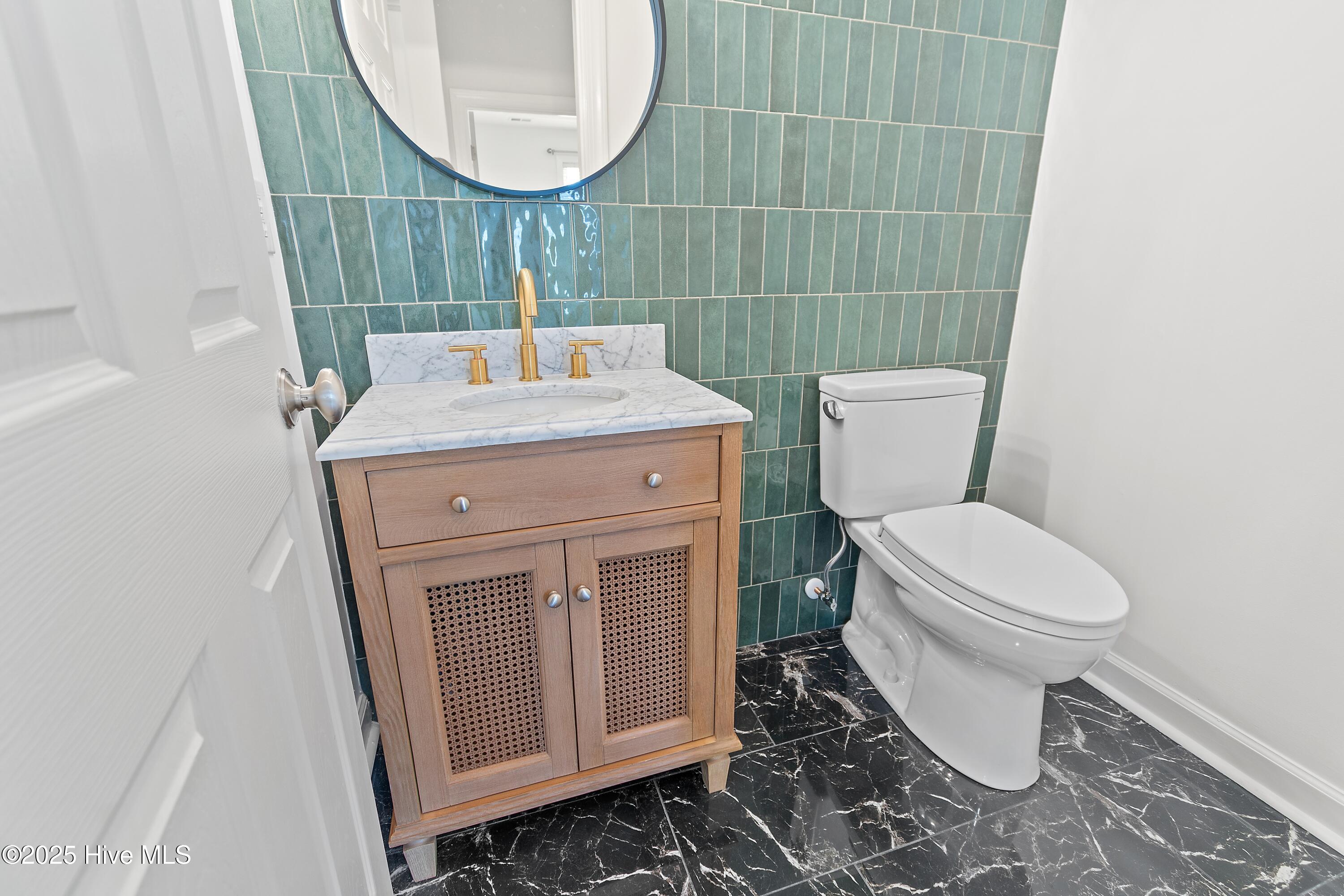 100537823 | Photo 13