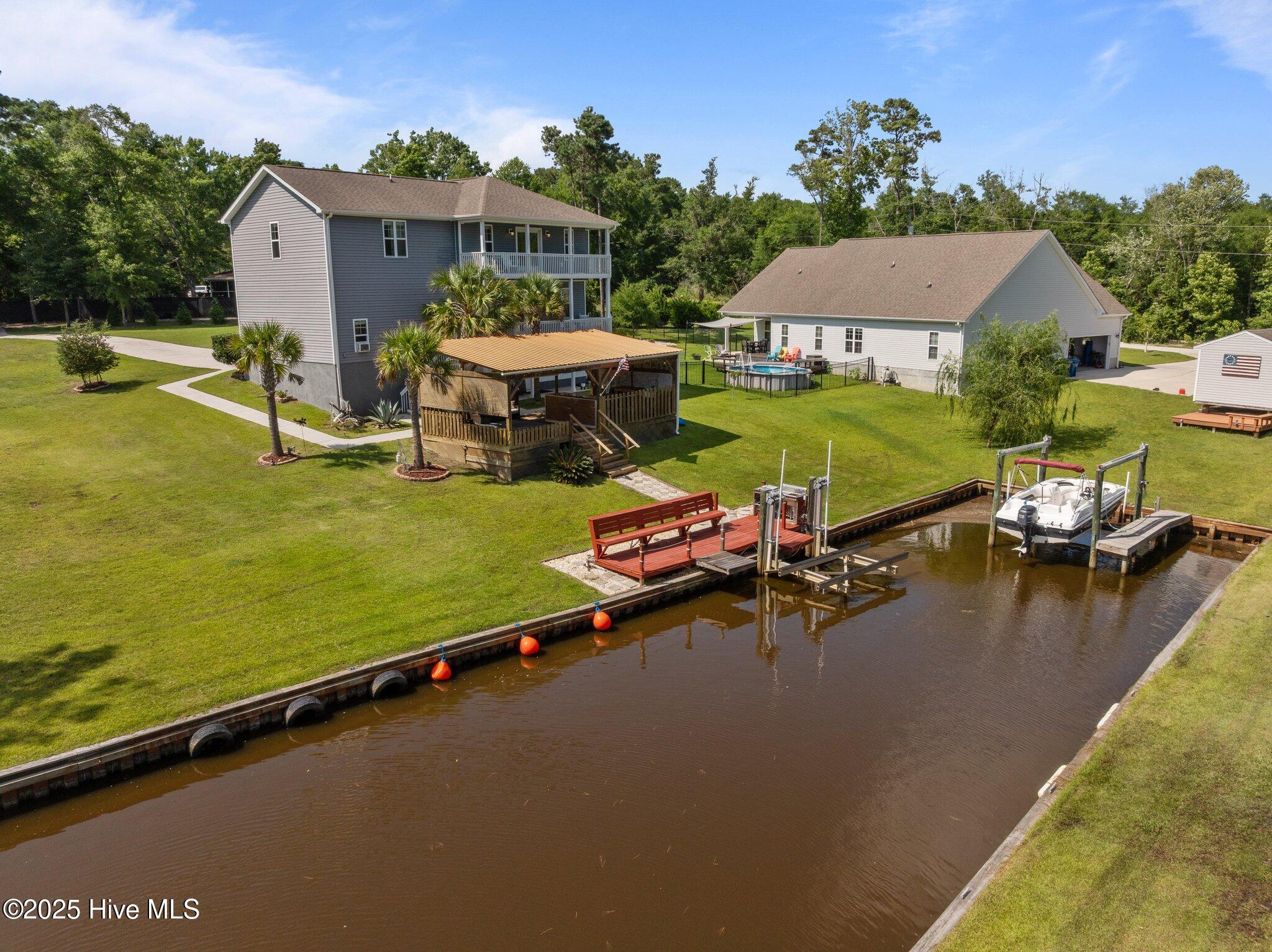 100517734 | Photo 95