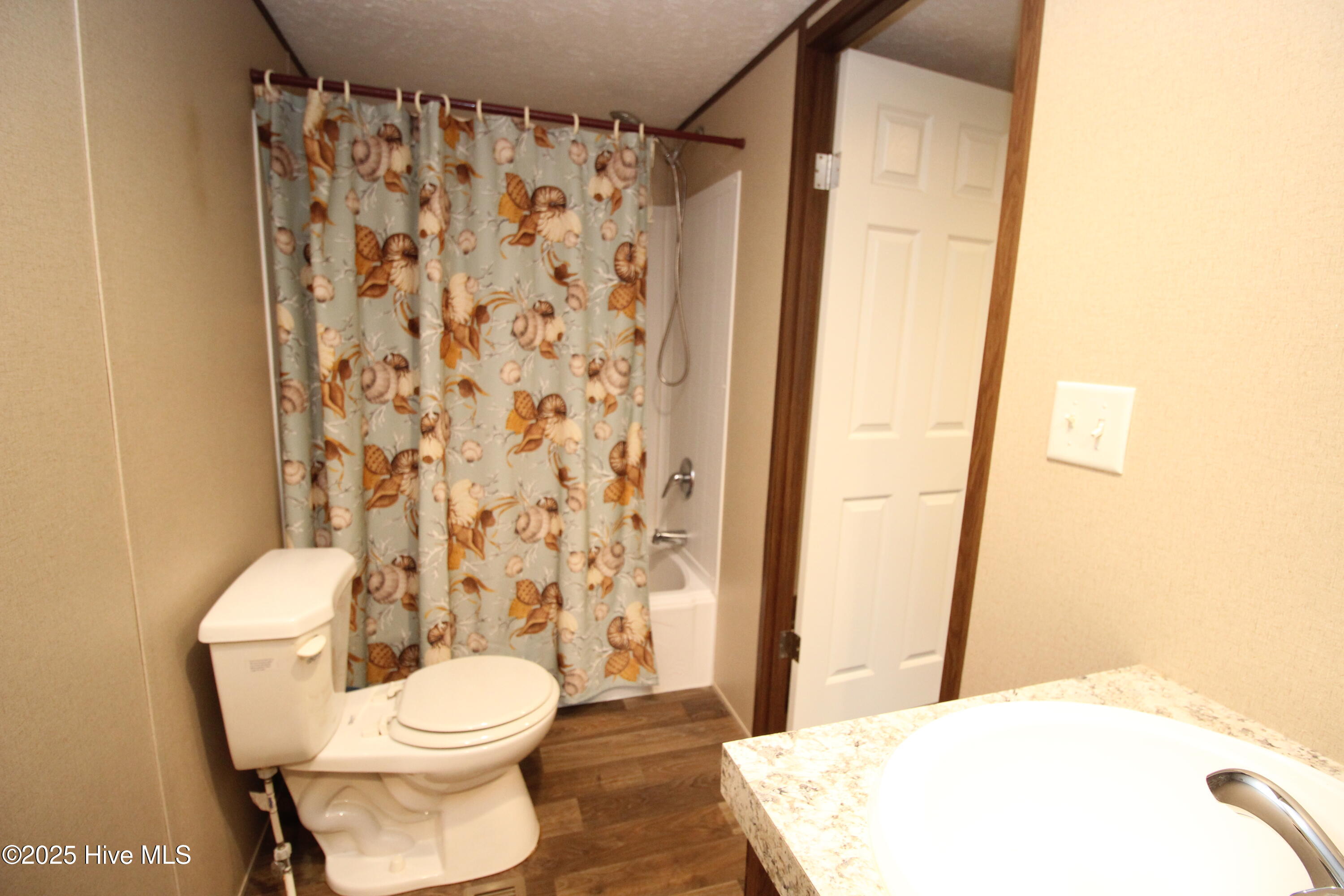 100548481 | Photo 15