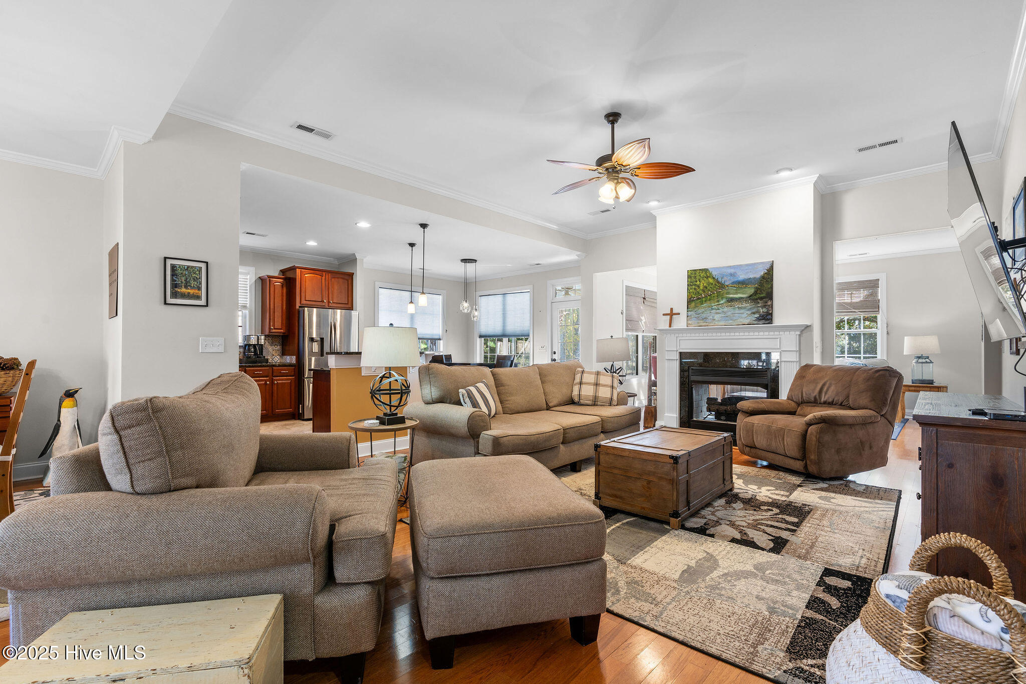 100542530 | Photo 11