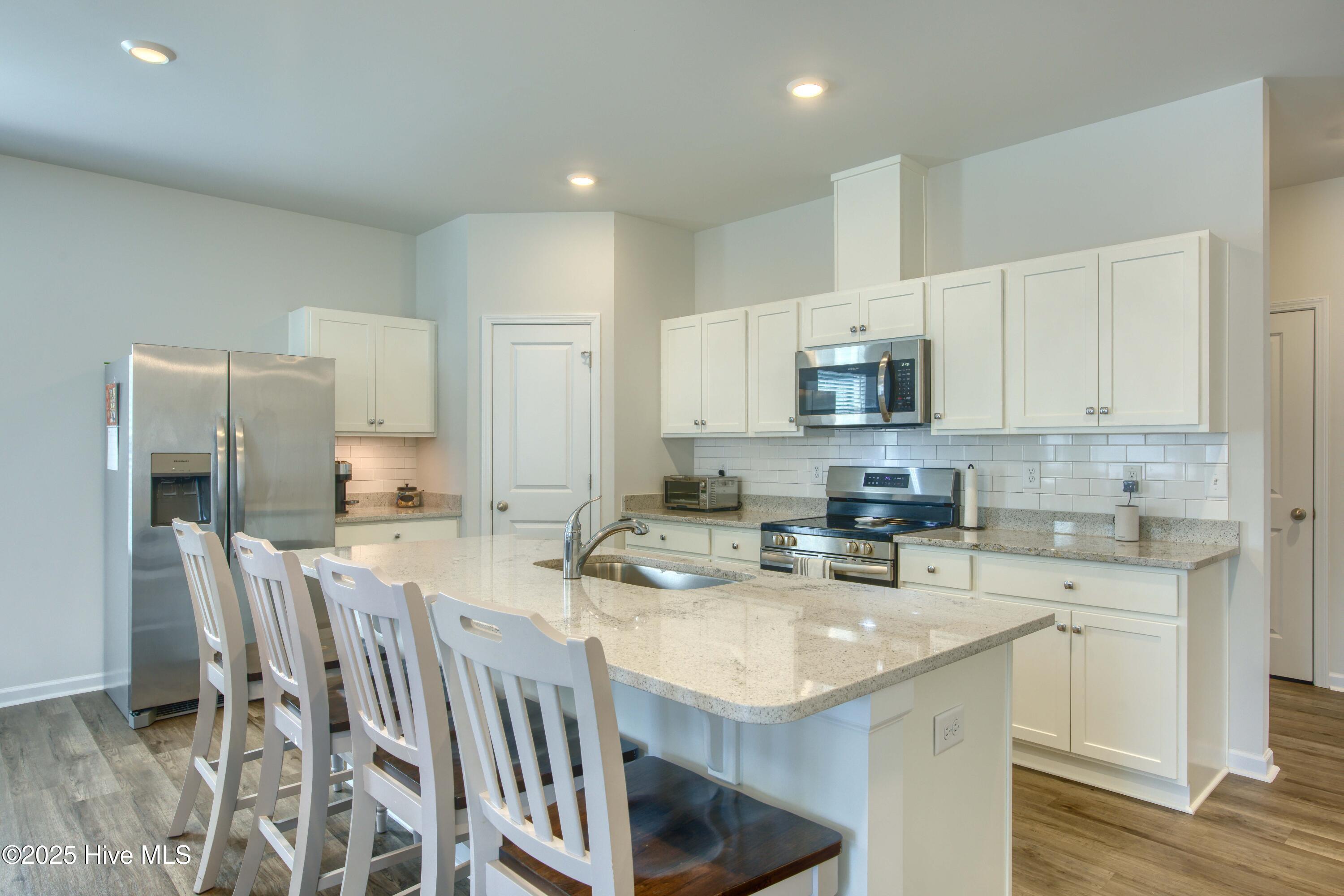 100529140 | Photo 10